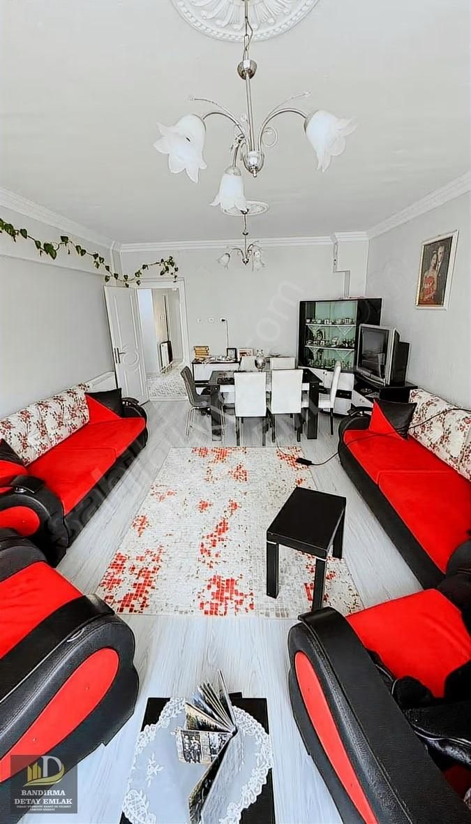 Detay Emlak'tan Çınarlı Mahallesinde 2+1 Satılık Daire