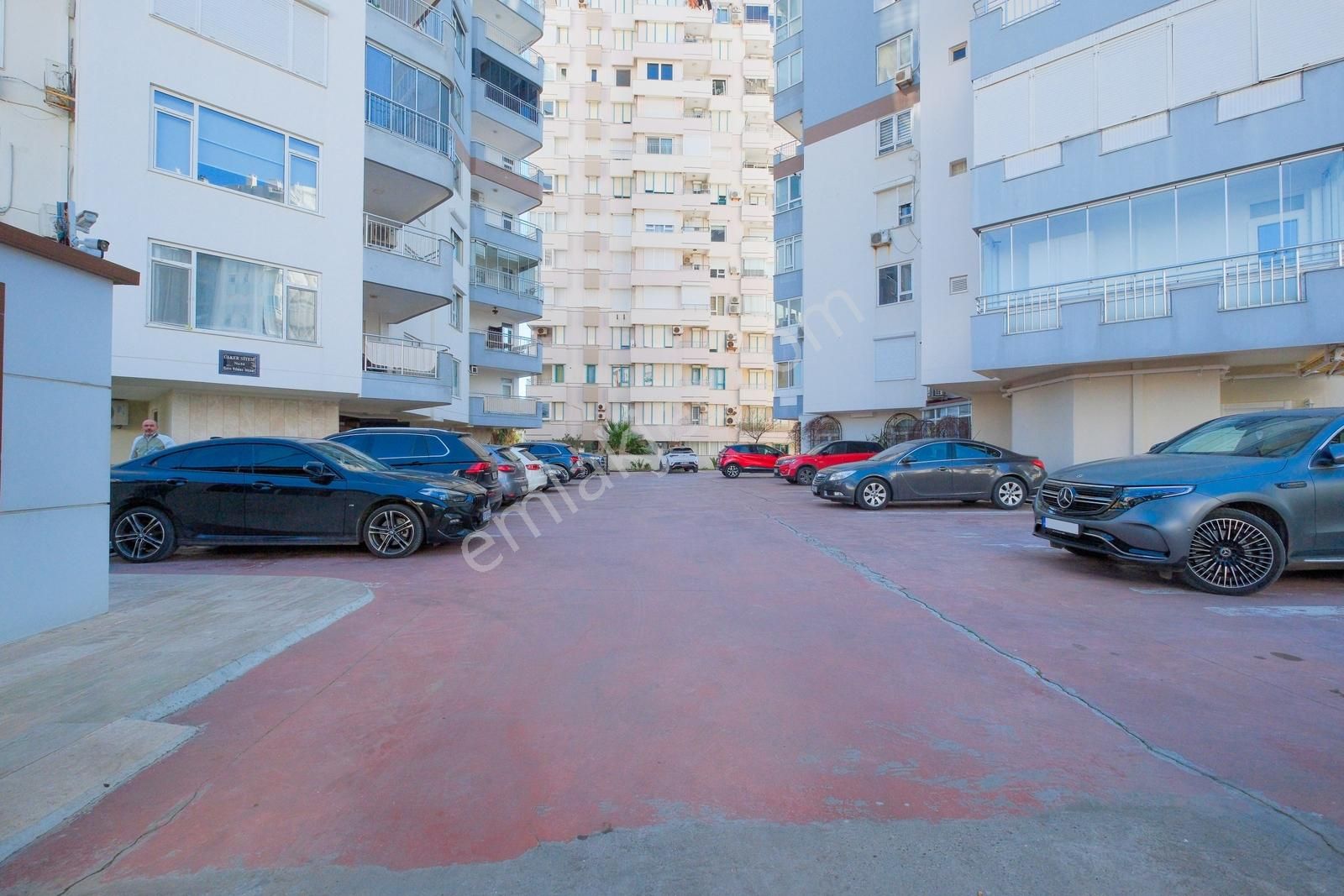 Gökhan Üçgün'den Lara Ülker Sitesi'nde Eşsiz Deniz Manzaralı 3+1 - Görsel 8