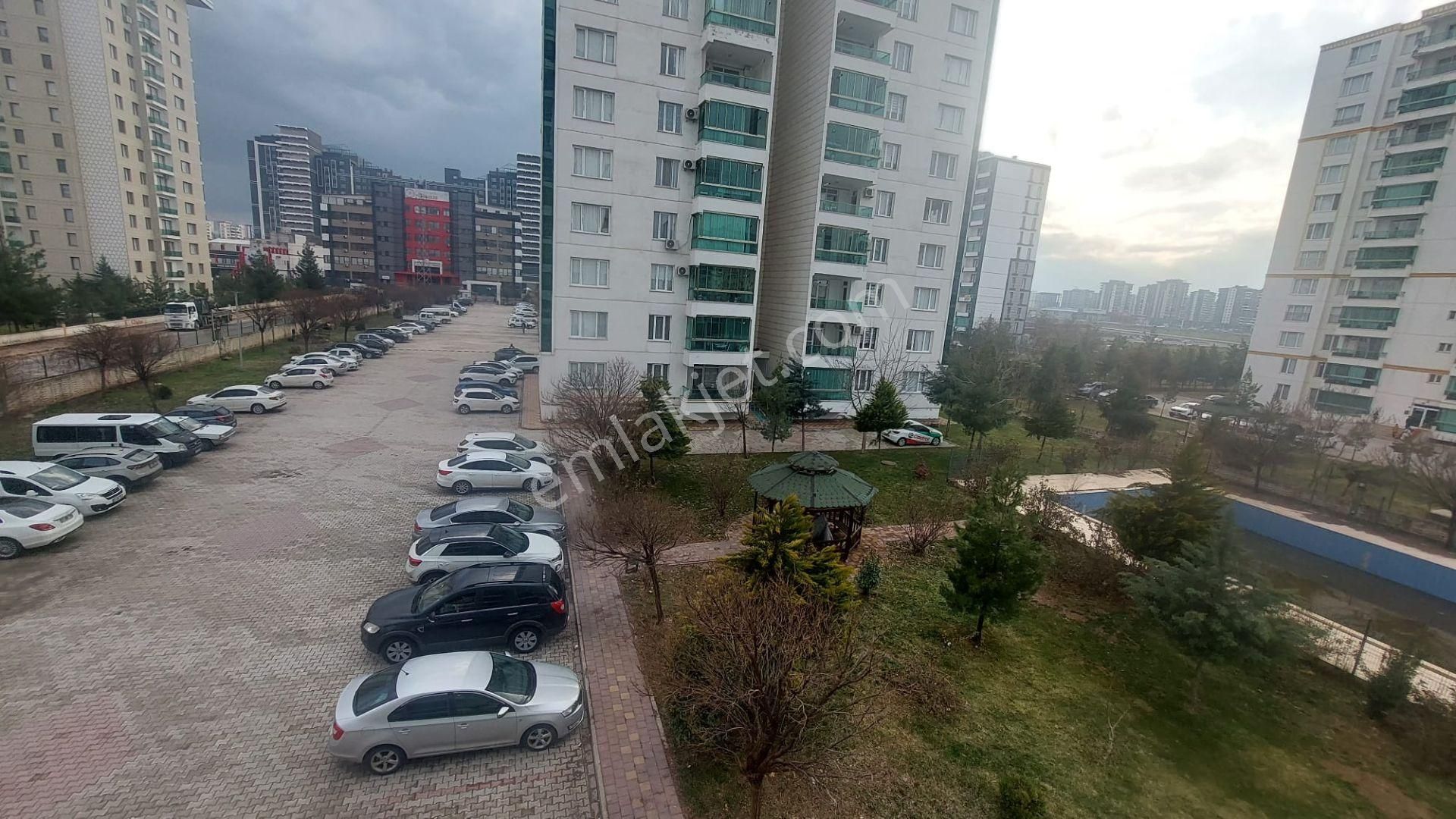 Fabrika Mahallesinin En Güzel Havuzlu 3.5+1 Lüx Dairesi Satışta - Görsel 13