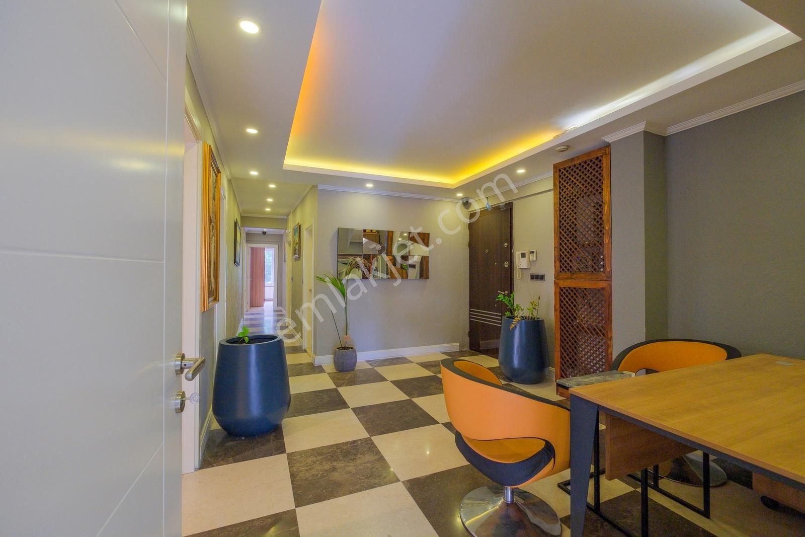 Gökhan Üçgün'den Konyaaltı Cd. Üzeri, Deniz Manzaralı Geniş 3+1 - Görsel 16