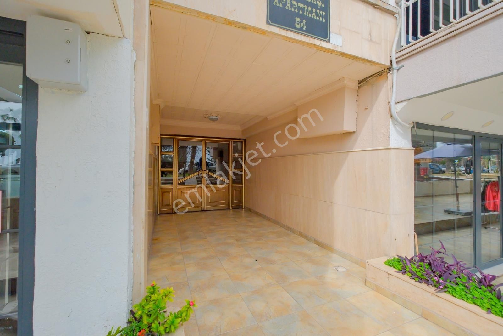 Gökhan Üçgün'den Konyaaltı Cd. Üzeri, Deniz Manzaralı Geniş 3+1 - Görsel 6