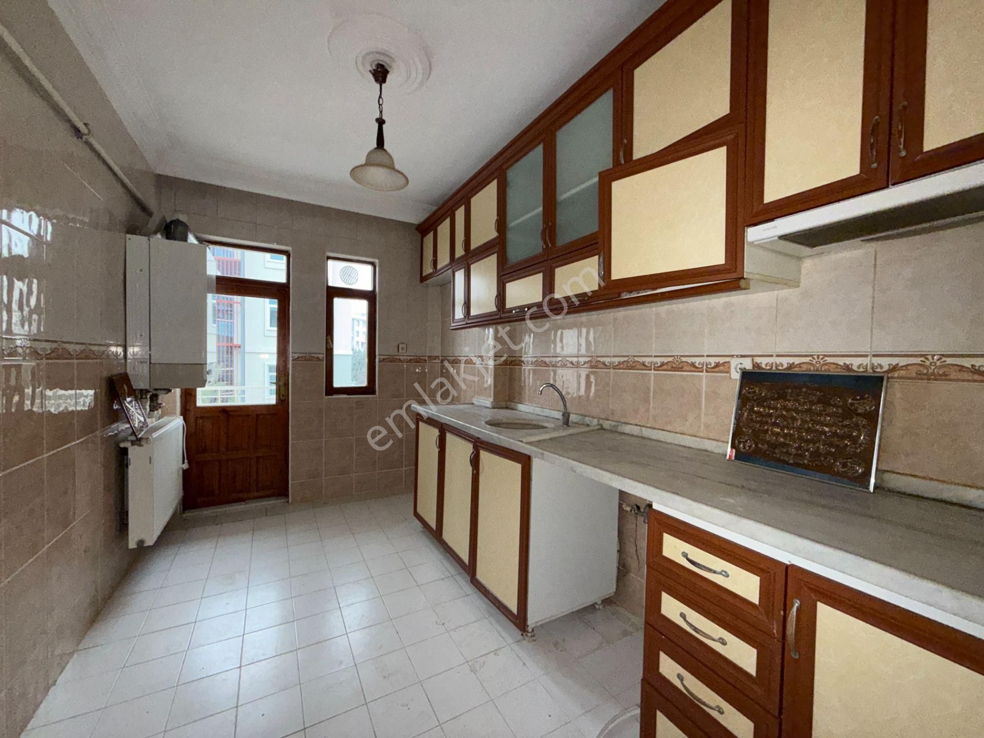 Ufuk Kılıç Emlak'tan Uygun Fiyata Salı Pazarı Yanı 3+1 Masrafsız Orta Kat Daire - Görsel 3