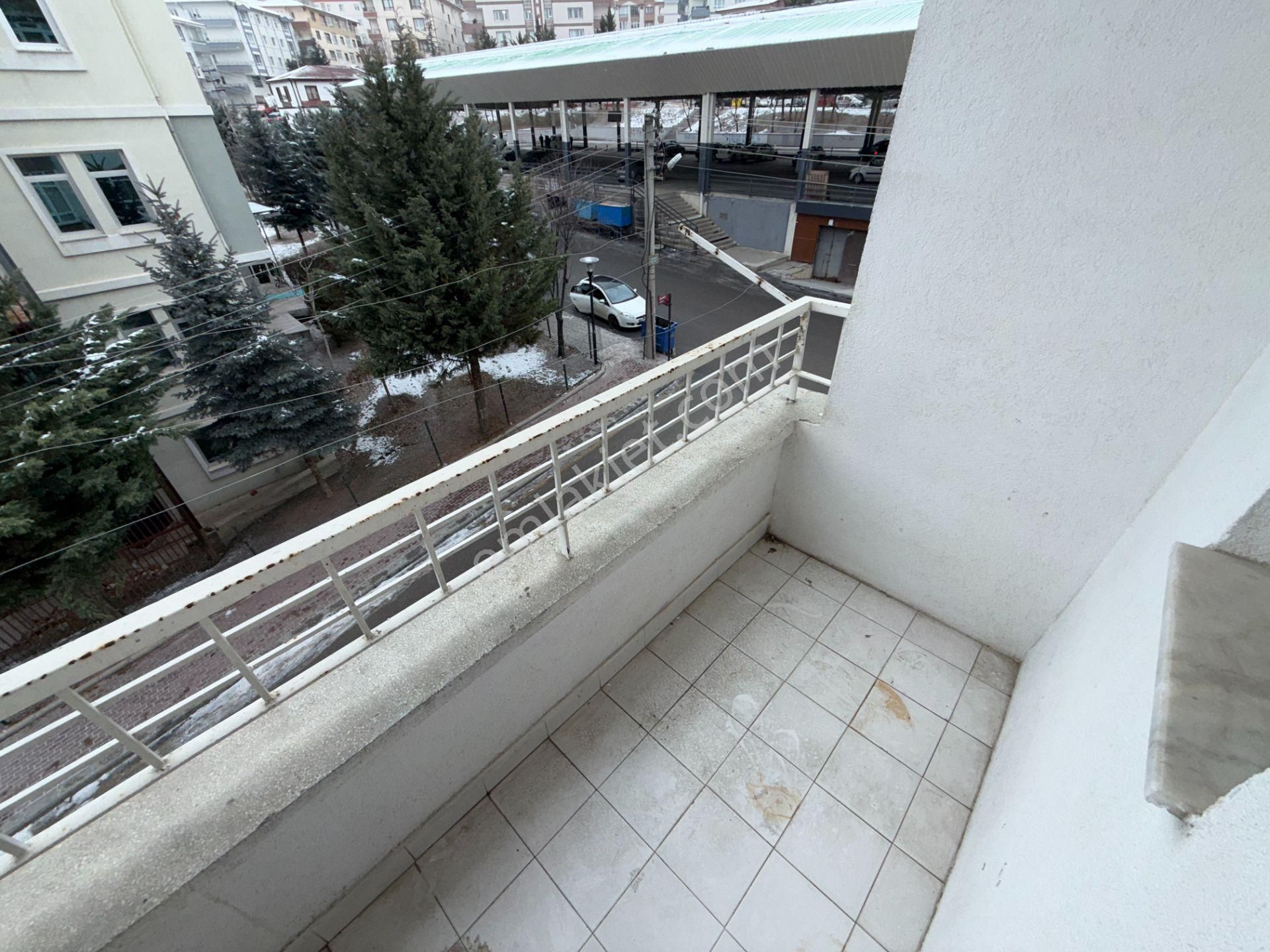 Ufuk Kılıç Emlak'tan Uygun Fiyata Salı Pazarı Yanı 3+1 Masrafsız Orta Kat Daire - Görsel 5