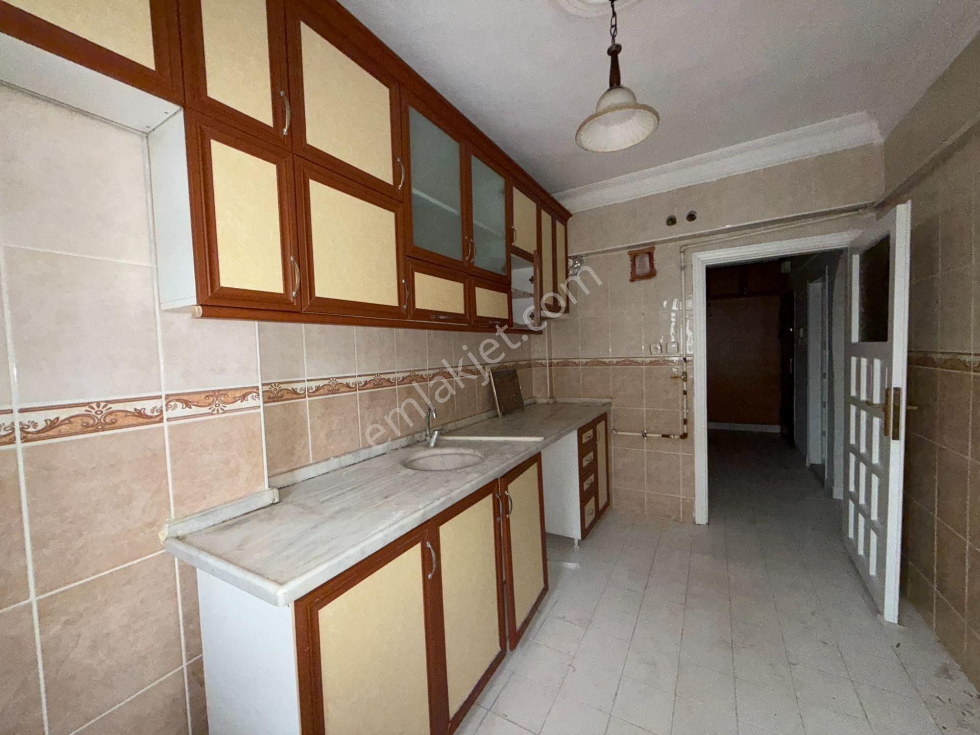 Ufuk Kılıç Emlak'tan Uygun Fiyata Salı Pazarı Yanı 3+1 Masrafsız Orta Kat Daire - Görsel 2