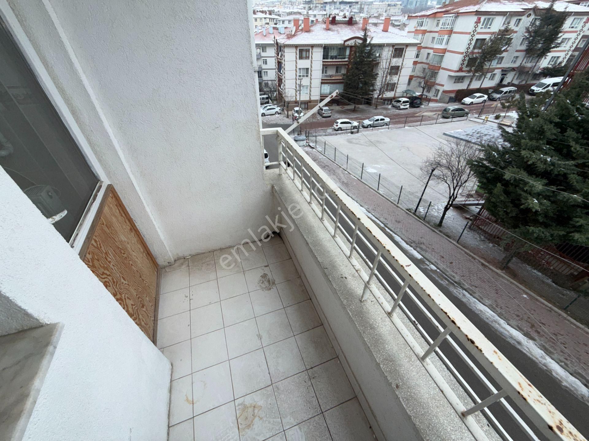 Ufuk Kılıç Emlak'tan Uygun Fiyata Salı Pazarı Yanı 3+1 Masrafsız Orta Kat Daire - Görsel 6