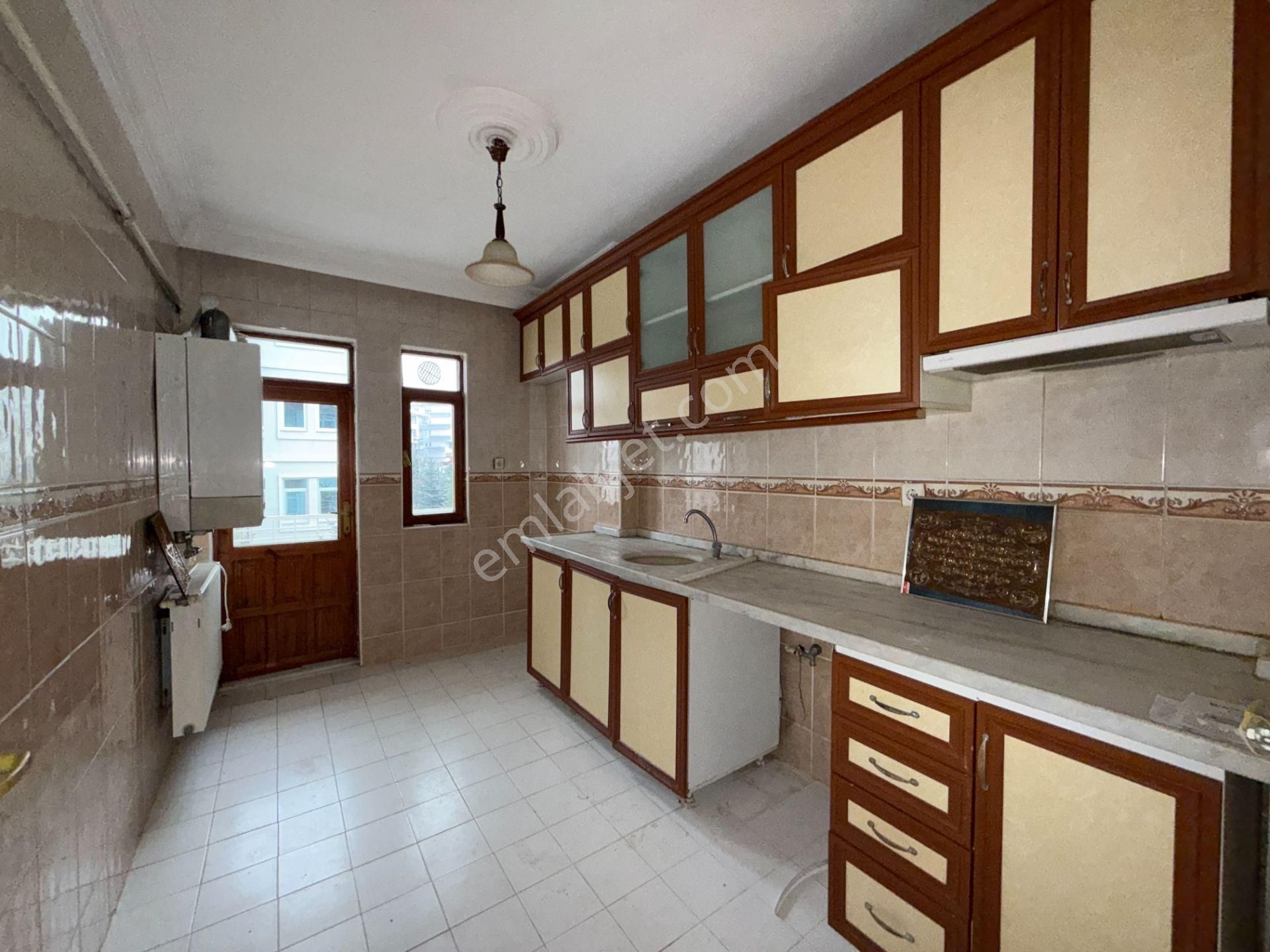 Ufuk Kılıç Emlak'tan Uygun Fiyata Salı Pazarı Yanı 3+1 Masrafsız Orta Kat Daire