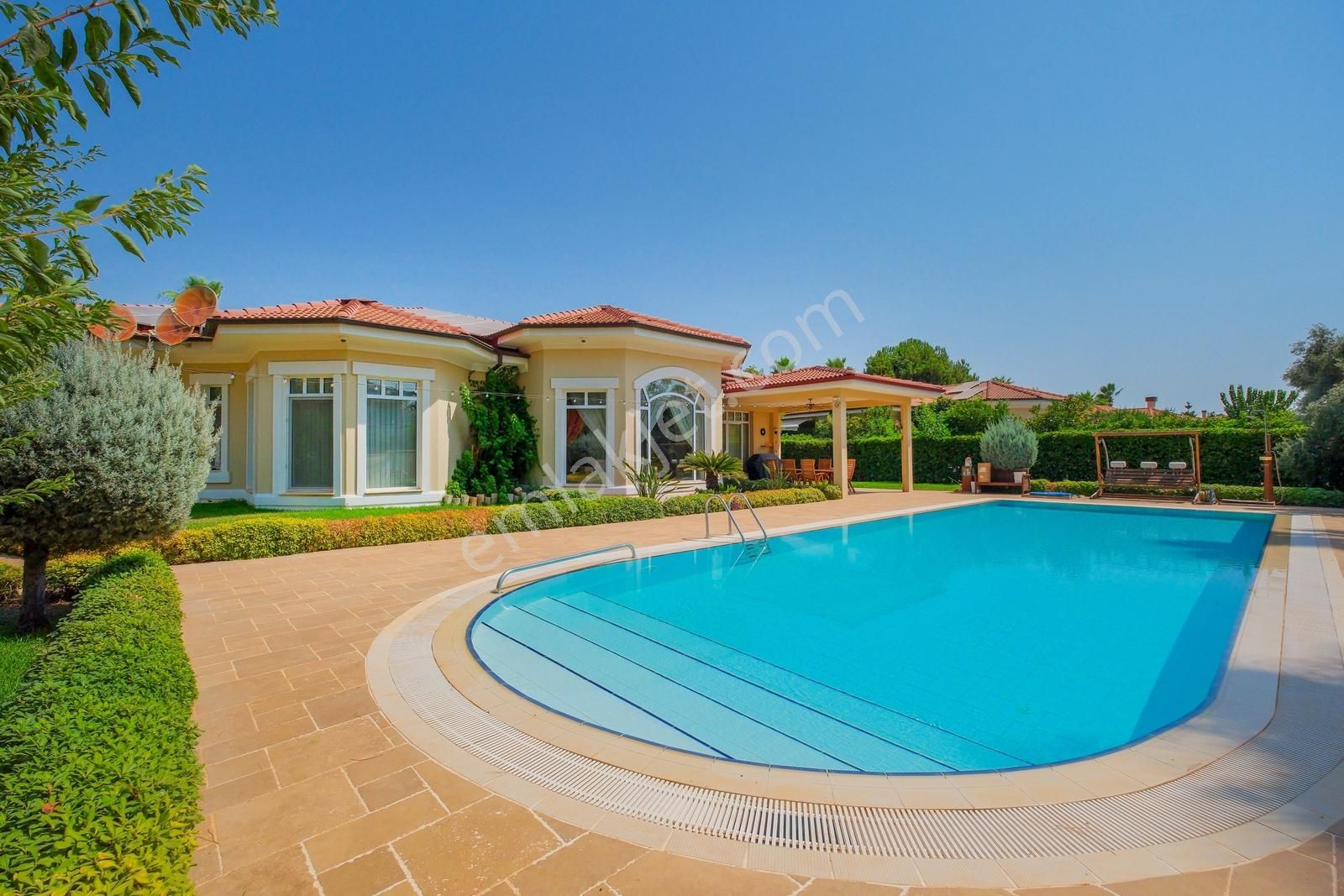 Gökhan Üçgün - Palm Cıty'nin En Büyük Bahçeli Tek Katlı Villası