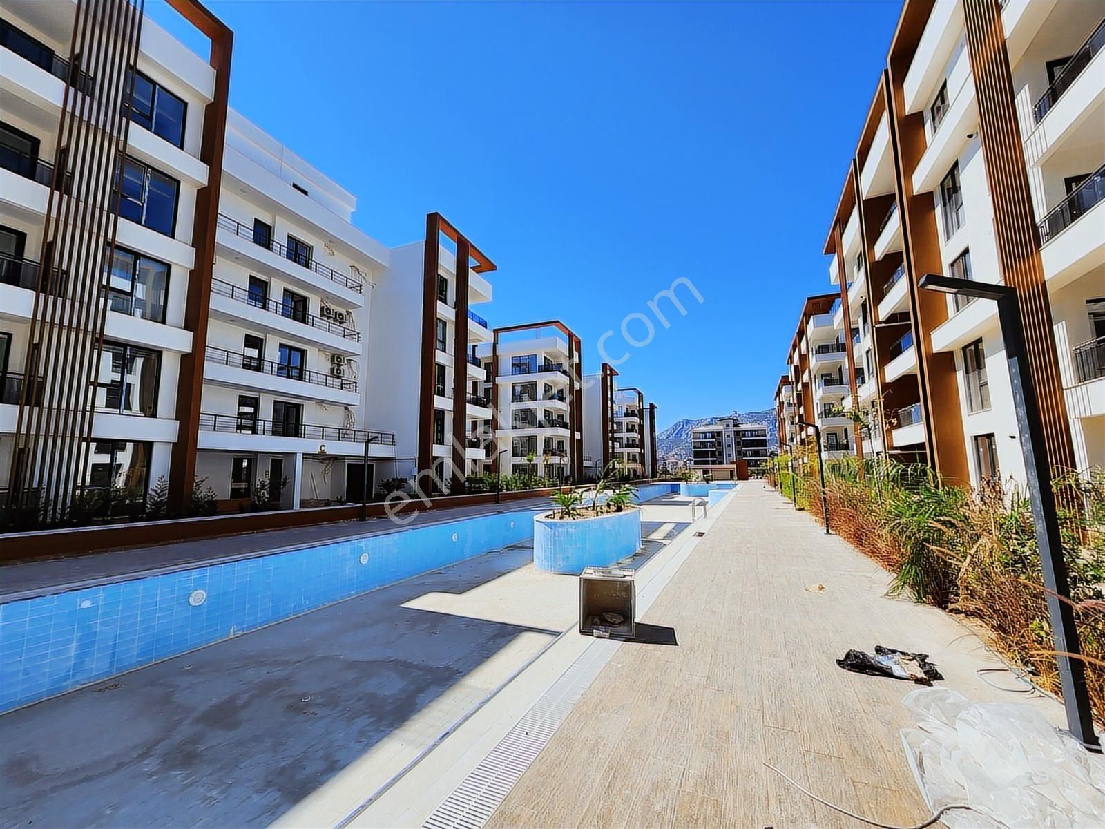 Yeniköy'de Sıfır Lux Sitede Eşyalı Kiralık Sıfır 1+1 Lux Daire - Görsel 17