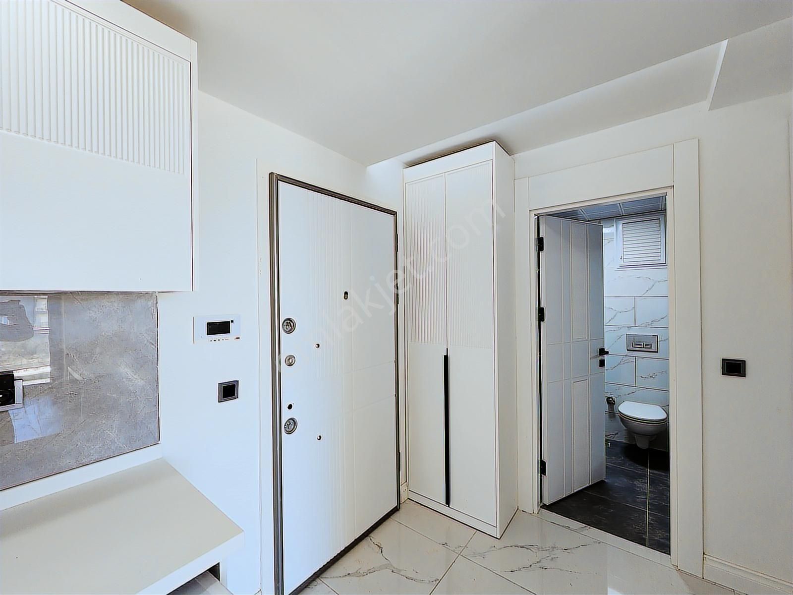 Yeniköy'de Sıfır Lux Sitede Eşyalı Kiralık Sıfır 1+1 Lux Daire - Görsel 23