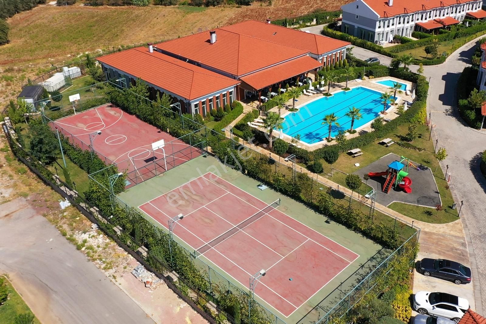 Gökhan Üçgün'den Panorama Villaları'nda Dubleks Rowhouse Villa - Görsel 23