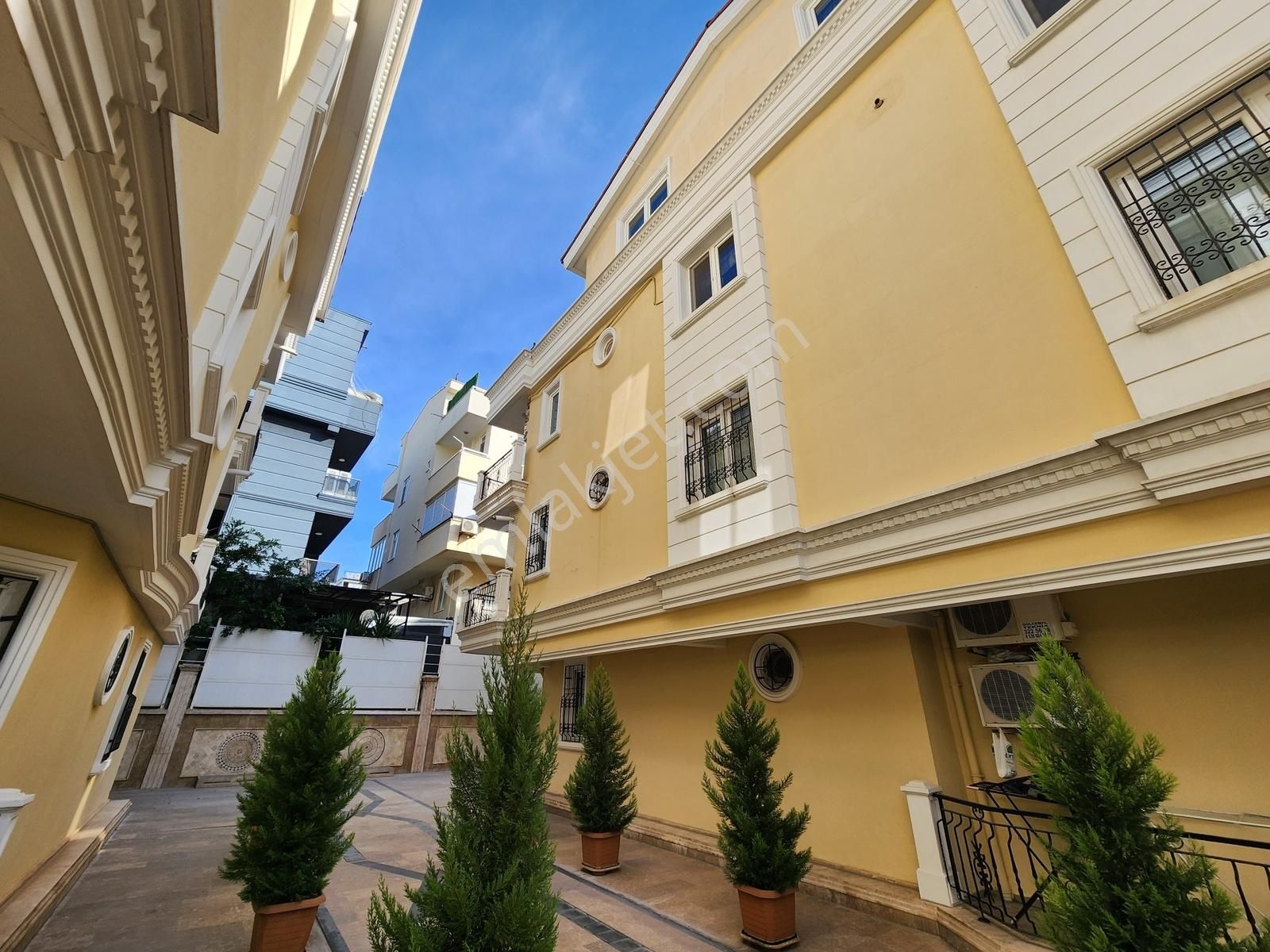 Havuzlu, Kapalı Otoparklı Sitede Kiralık 200 M2 3+1 Dublex Daire - Görsel 23