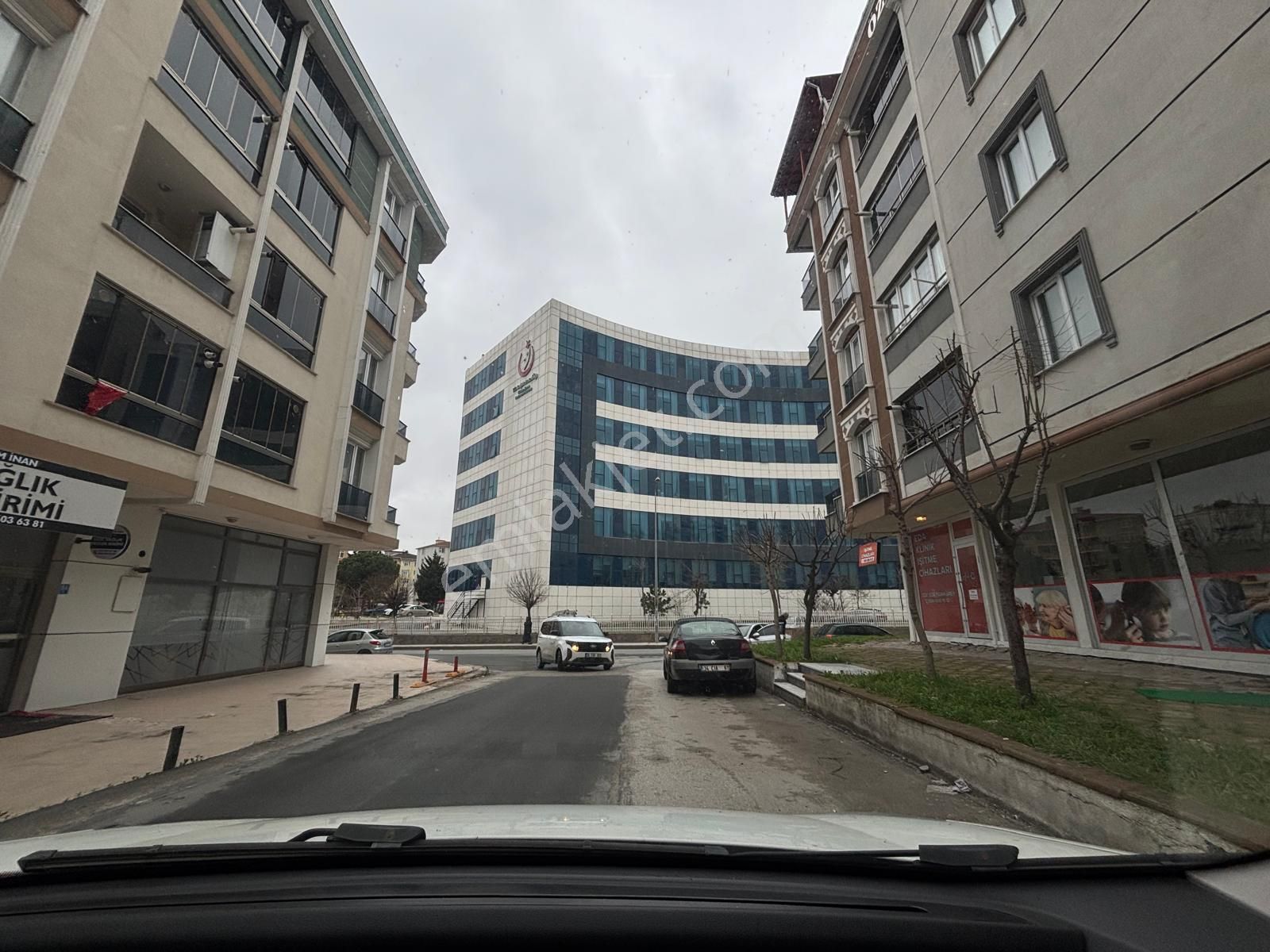 Acil Satılık Devlet Hastanesine 4dk Cift Balkonlu Ara Kat Daire - Görsel 25
