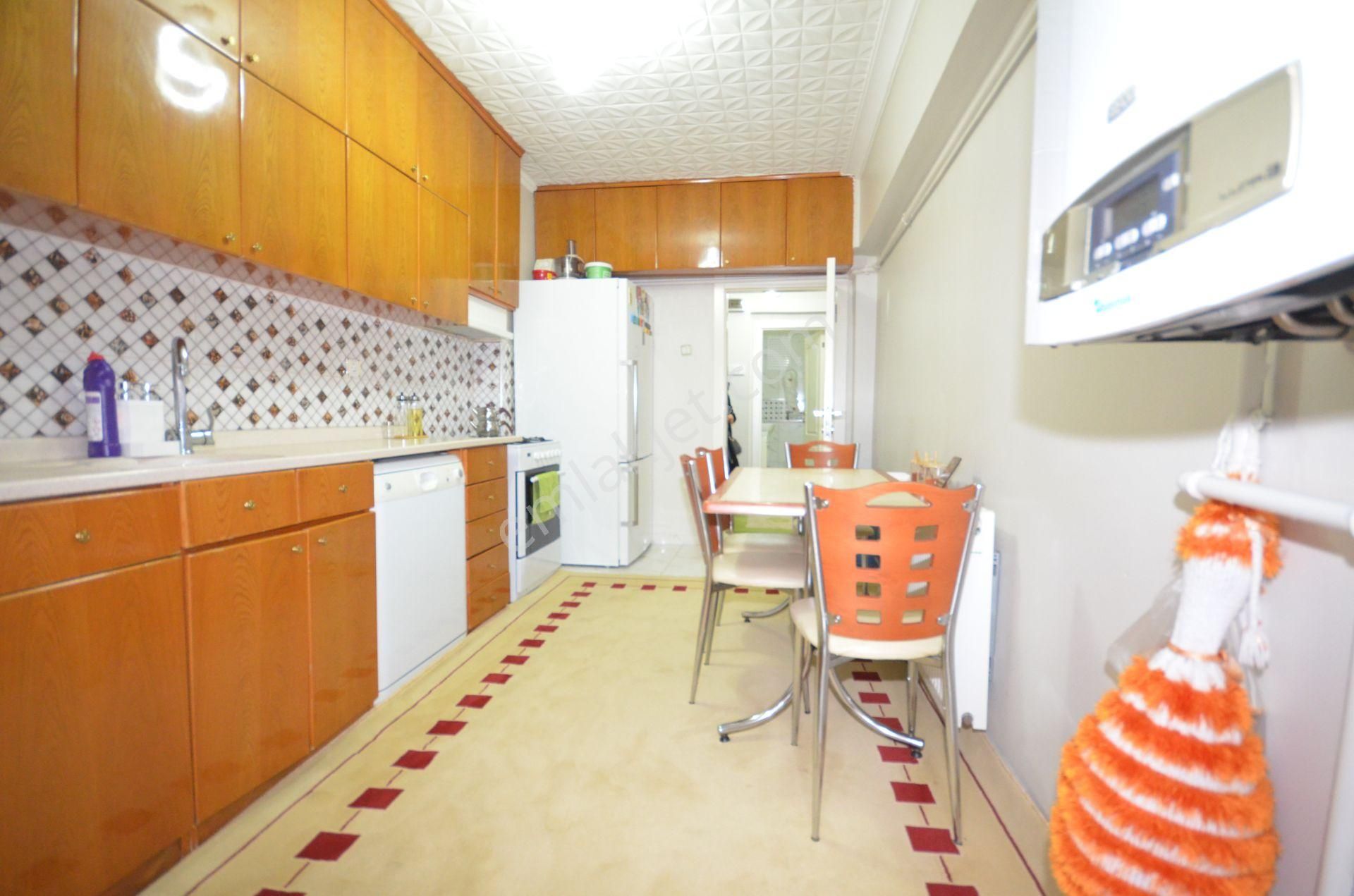 Kalecik Emlak'tan Merkez Mh'de Cadde Üzerinde Güney Cephe 3+1