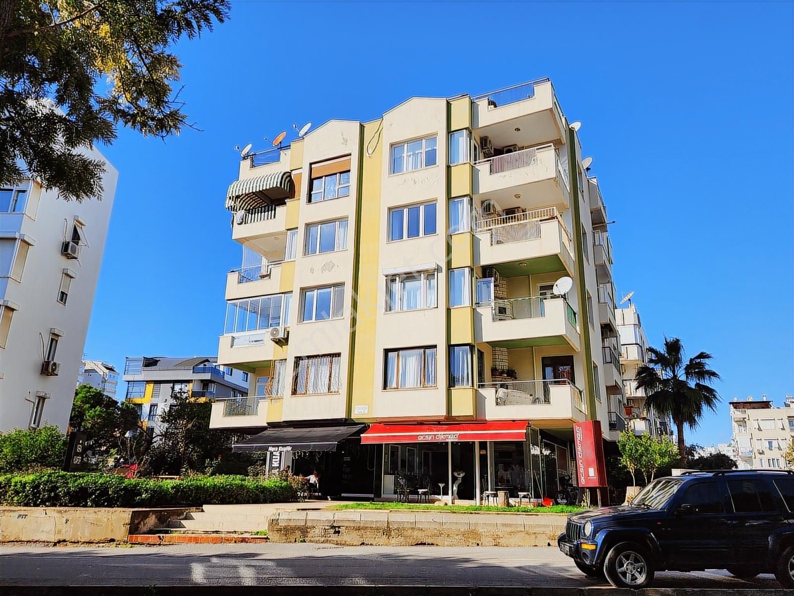 Şirinyalı'da Plaja 350 Mt 2. Katta Satılık 3+1 150 M2 Daire