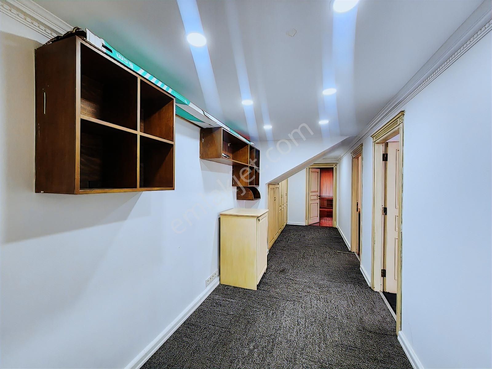 250 M2 4+1 Güllük Caddesi'nde İş Merkezinde Kiralık Şık Ofis - Görsel 28