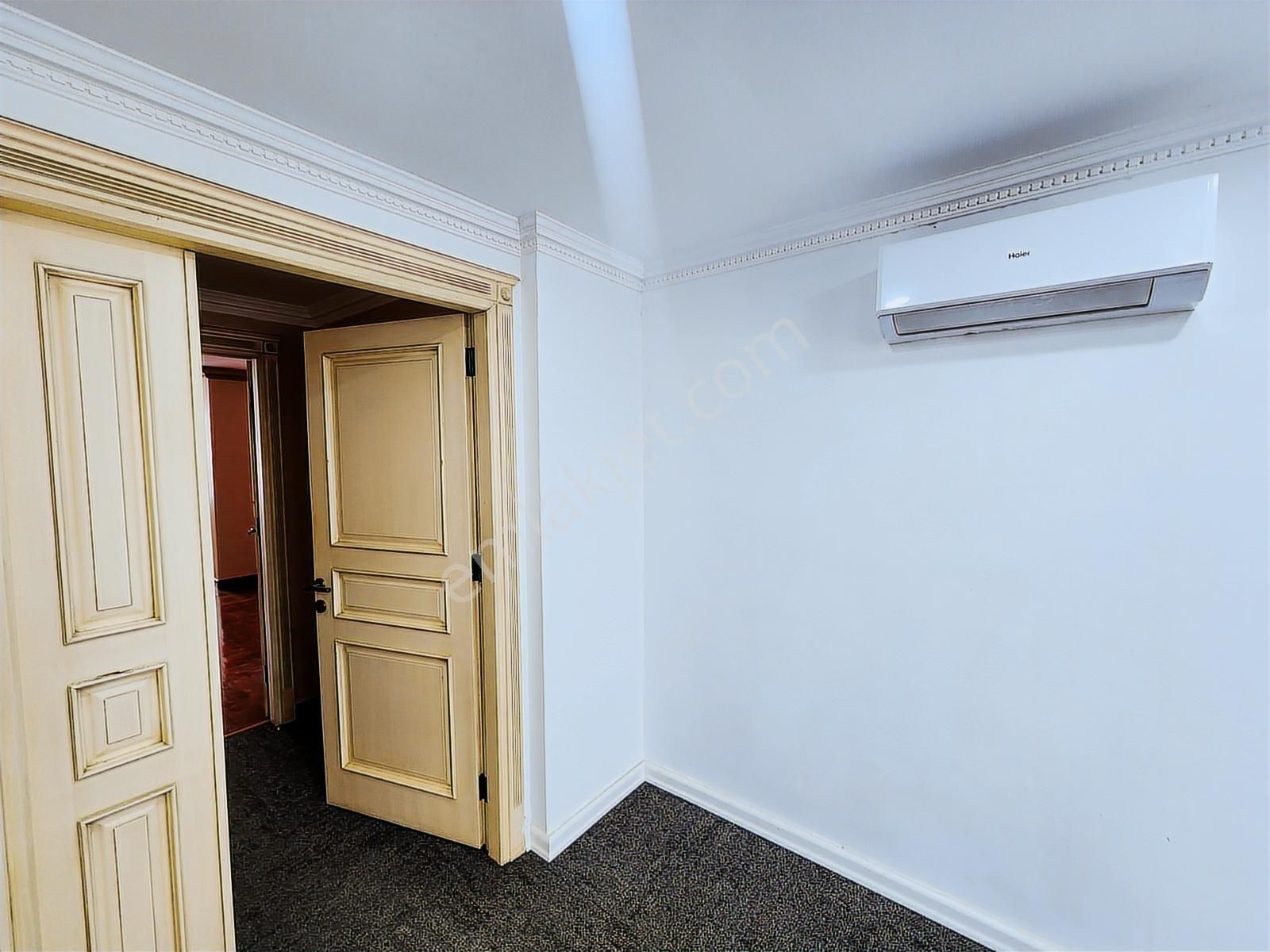 250 M2 4+1 Güllük Caddesi'nde İş Merkezinde Kiralık Şık Ofis - Görsel 23