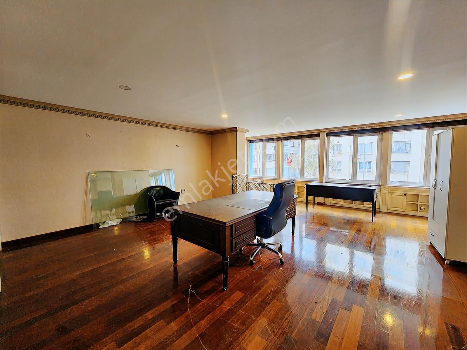 250 M2 4+1 Güllük Caddesi'nde İş Merkezinde Kiralık Şık Ofis - Görsel 27