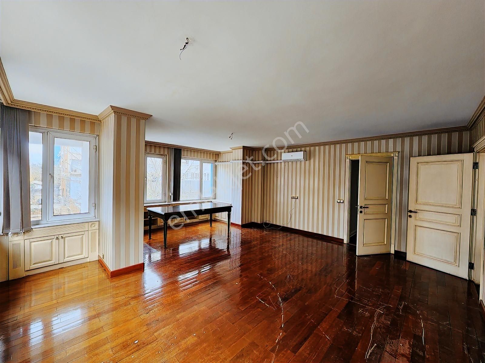 250 M2 4+1 Güllük Caddesi'nde İş Merkezinde Kiralık Şık Ofis - Görsel 32