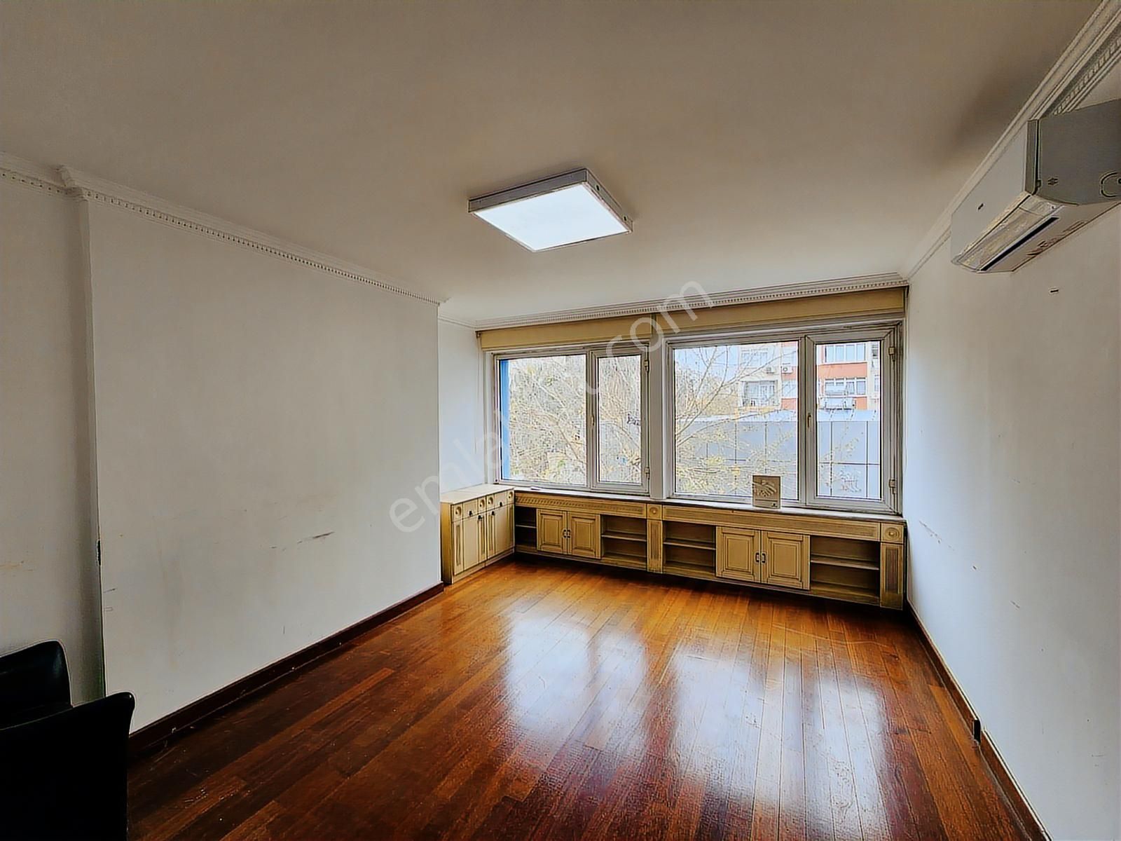 250 M2 4+1 Güllük Caddesi'nde İş Merkezinde Kiralık Şık Ofis - Görsel 19