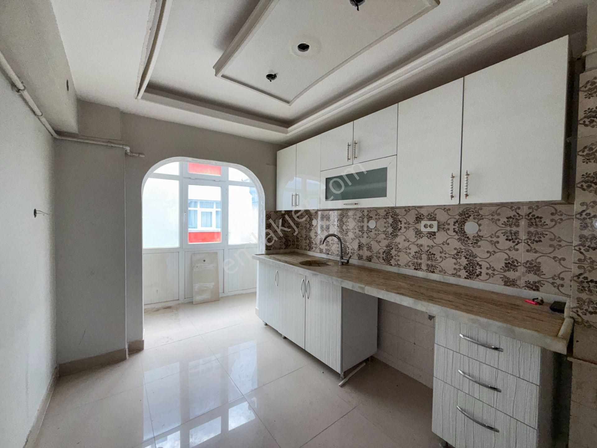 Ufuk Kılıç Emlak'tan Uygun Fiyatlı Cadde Üzeri 3+1 Orta Kat Güney Daire - Görsel 3