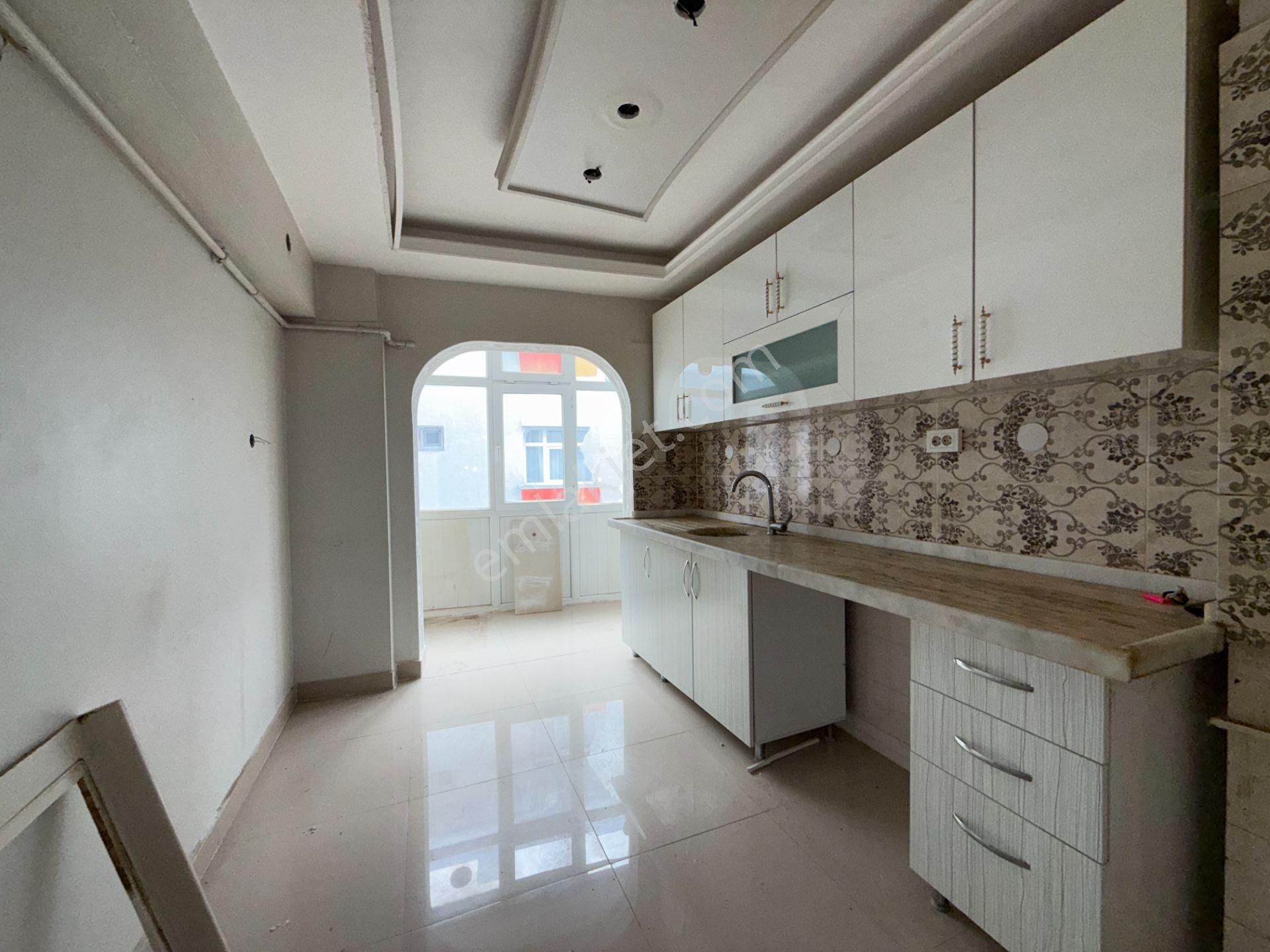 Ufuk Kılıç Emlak'tan Uygun Fiyatlı Cadde Üzeri 3+1 Orta Kat Güney Daire