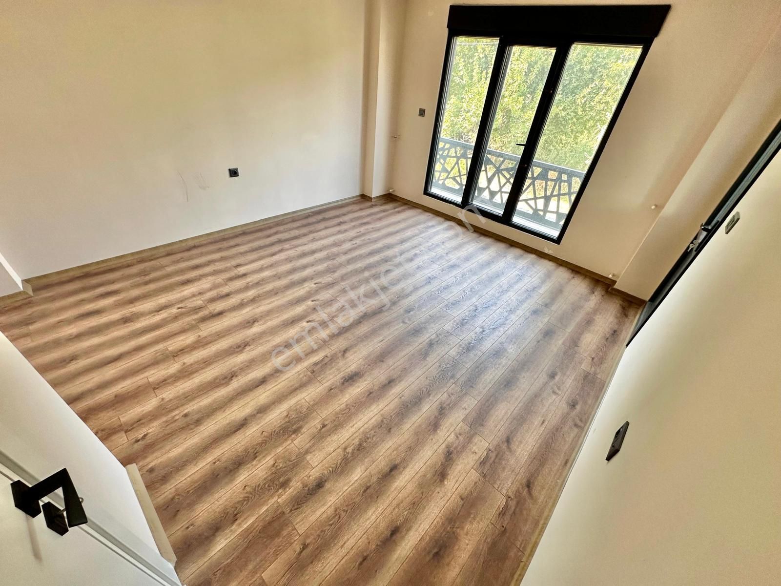 Berkay Demirel'den Akçayda Doğayla İç İçe Lüks 4+1 Villa - Görsel 18