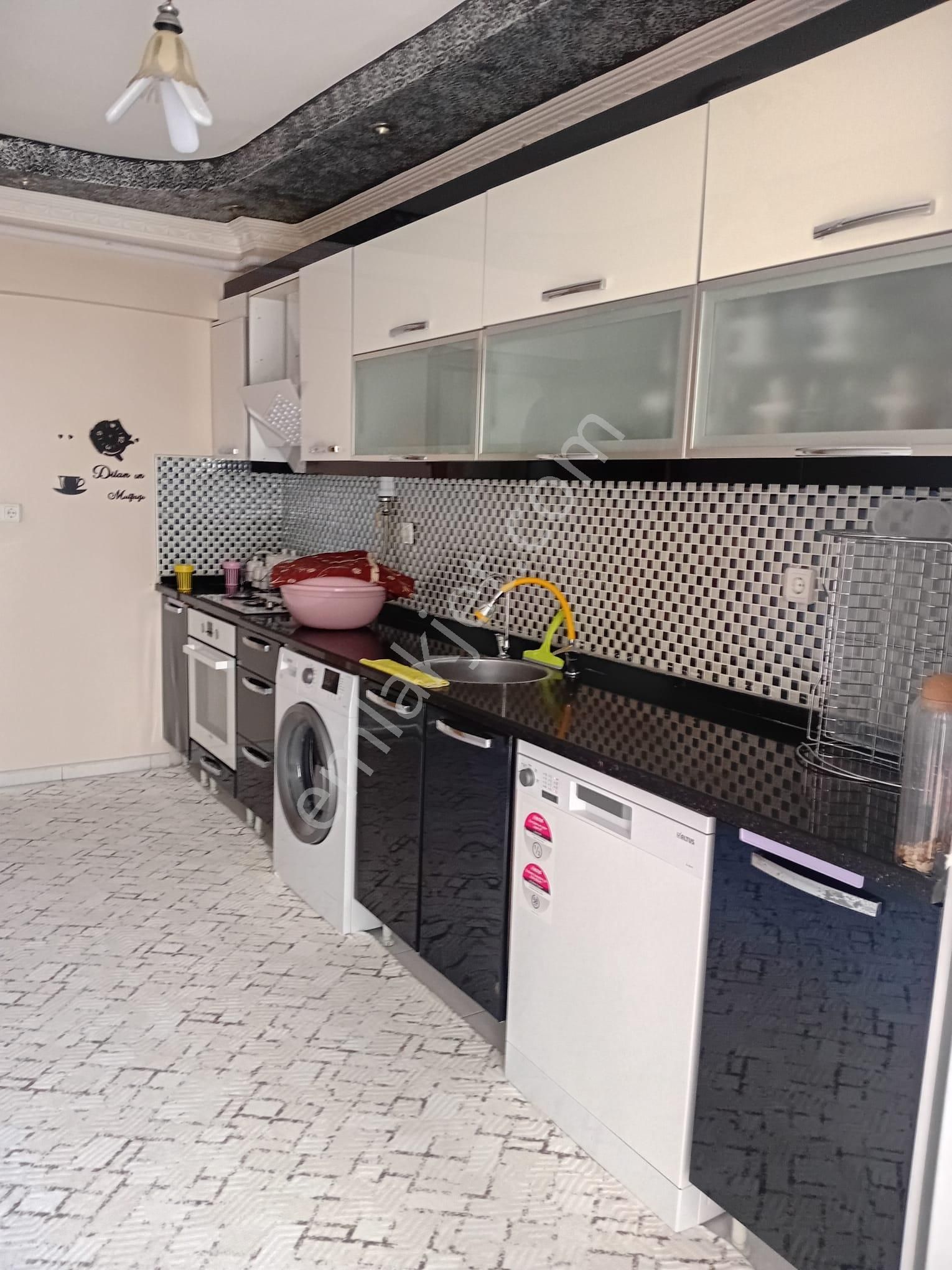 Turpa Lotustan Cadde Üzeri Satılık 3+1 Daire - Görsel 2