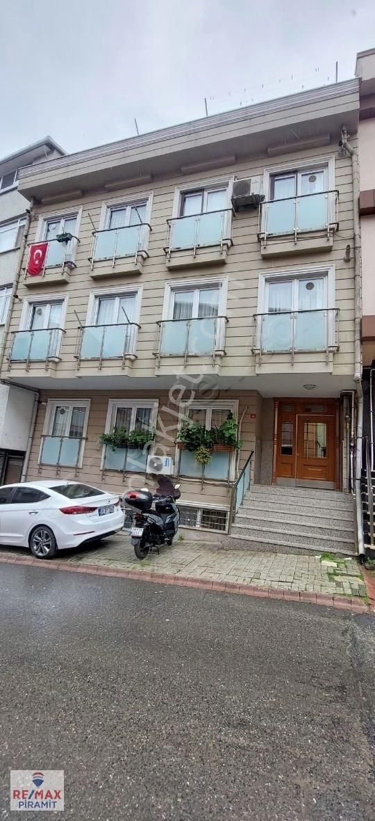 Üsküdar Ünalan'da Fırsat Fiyata Satılık Bahce Katı Daire