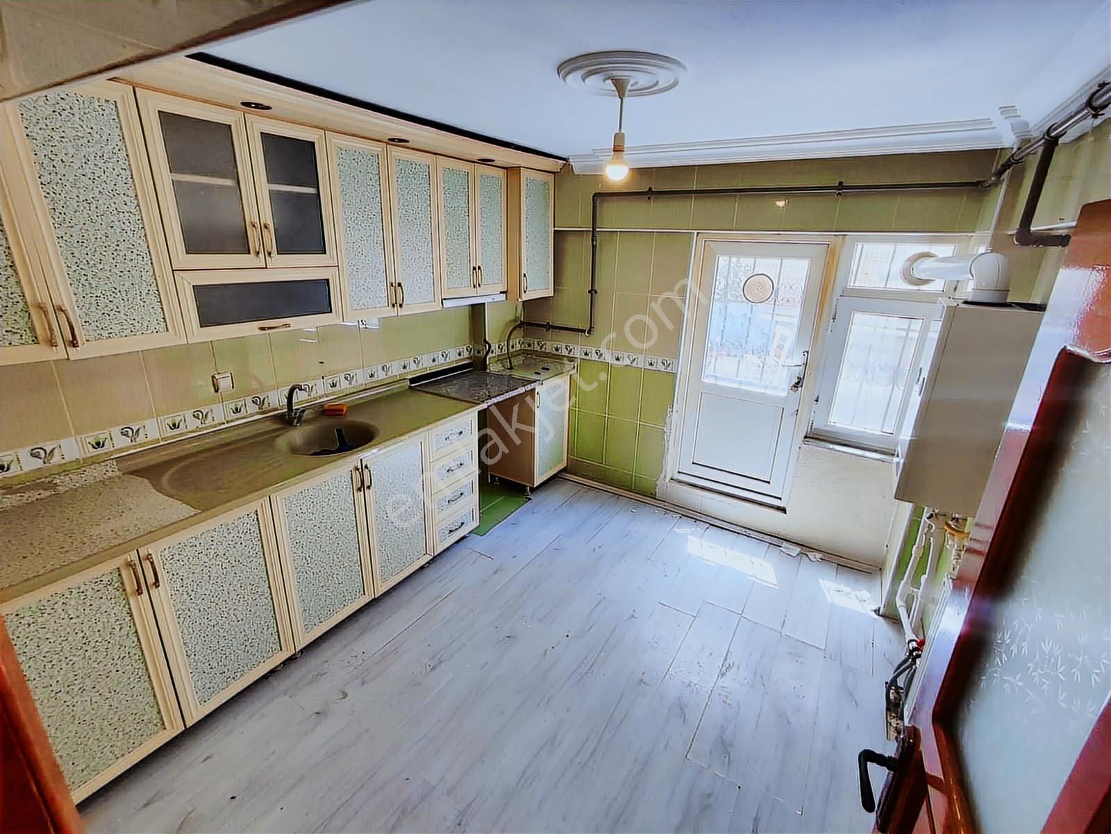 Cumhuriyet Mahallesinde Çarşı İçinde Satılık 2+1 Bahçe Kat - Görsel 21