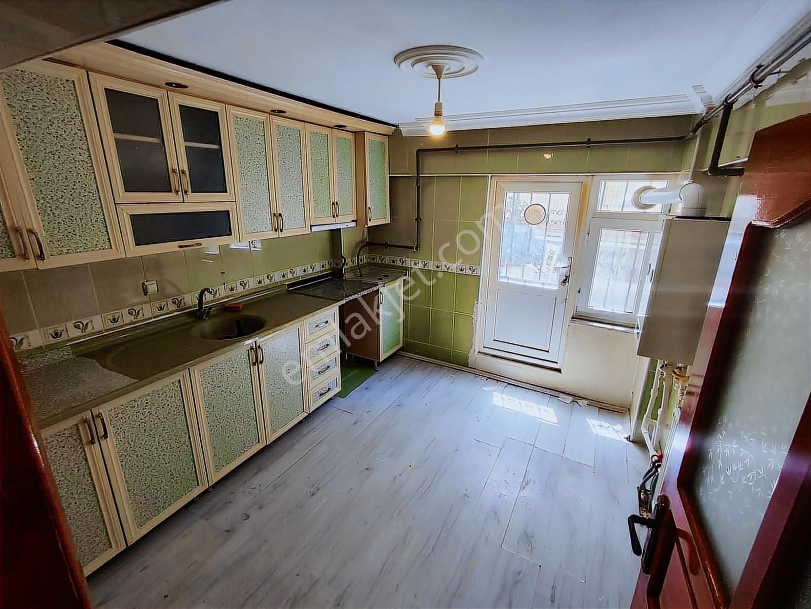 Cumhuriyet Mahallesinde Çarşı İçinde Satılık 2+1 Bahçe Kat - Görsel 14