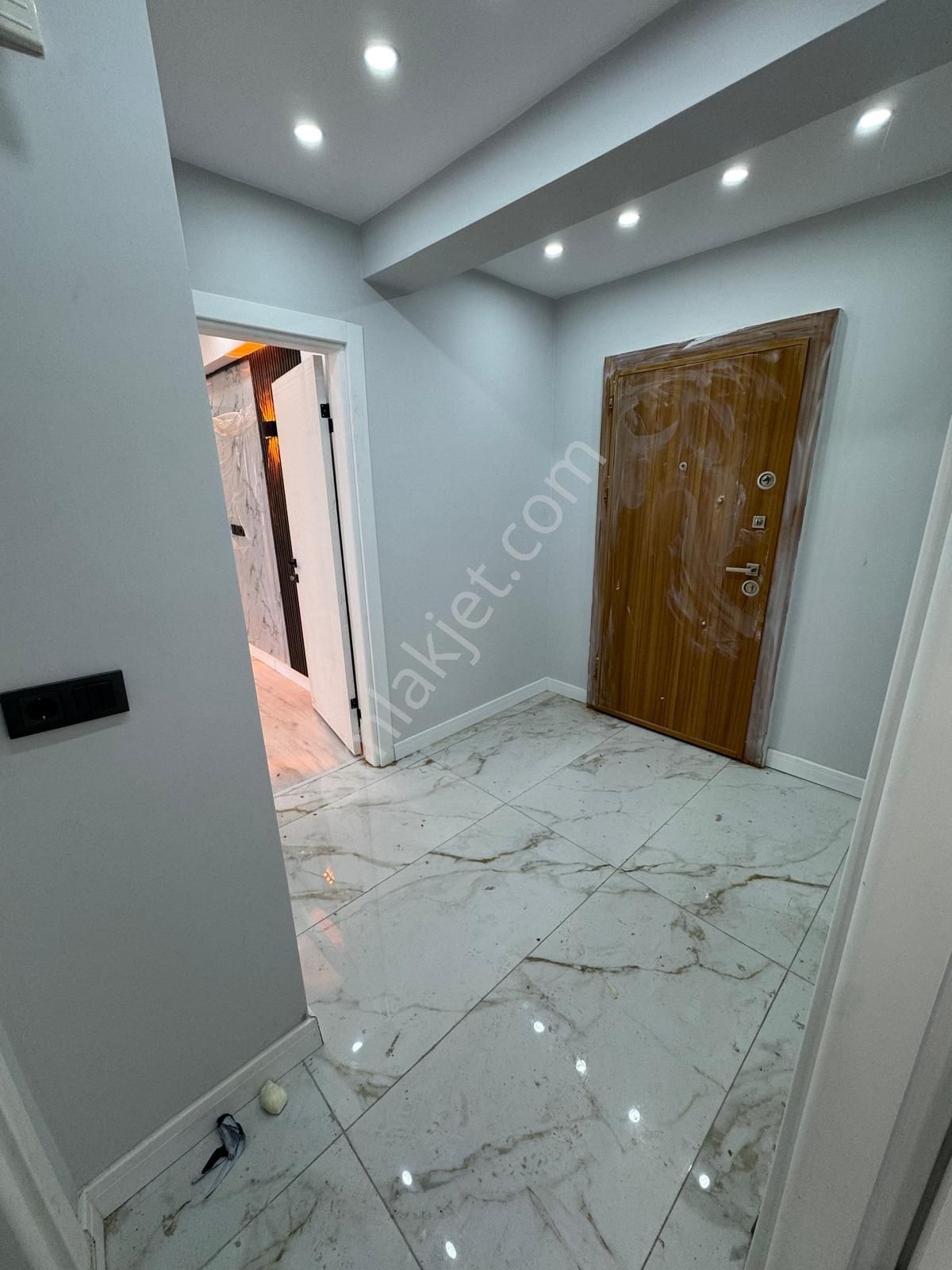 Mevlana Mah 1+1 Ön Cephe Yerden Isıtmalı Kombili Kiralık Daire - Görsel 8