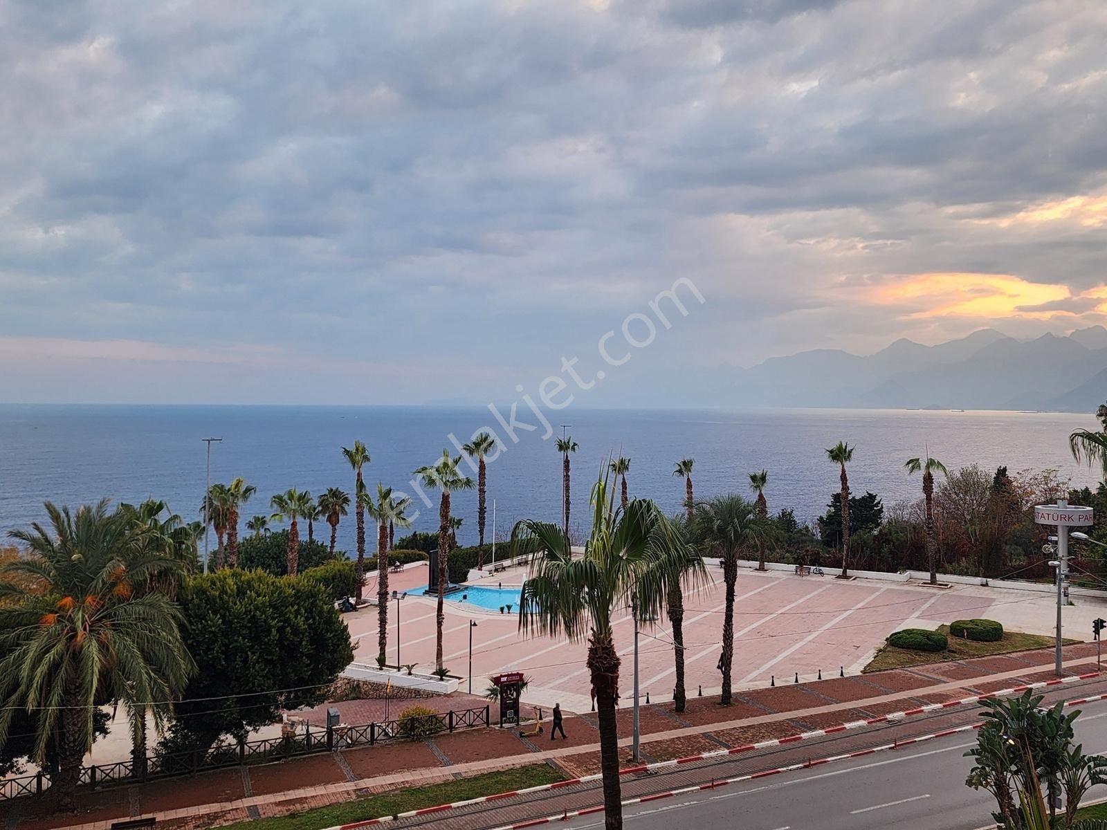 4+1 Deniz Manzaralı ,ara Katta Satılık 220 M2 Köşe Daire - Görsel 26