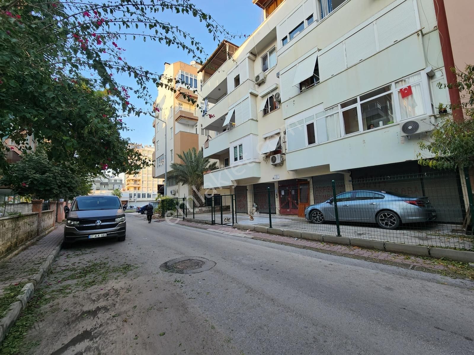 Fırsat ! Muratpaşa'da Satılık 132 M2 Düz Giriş 2 Dükkan Birlikte