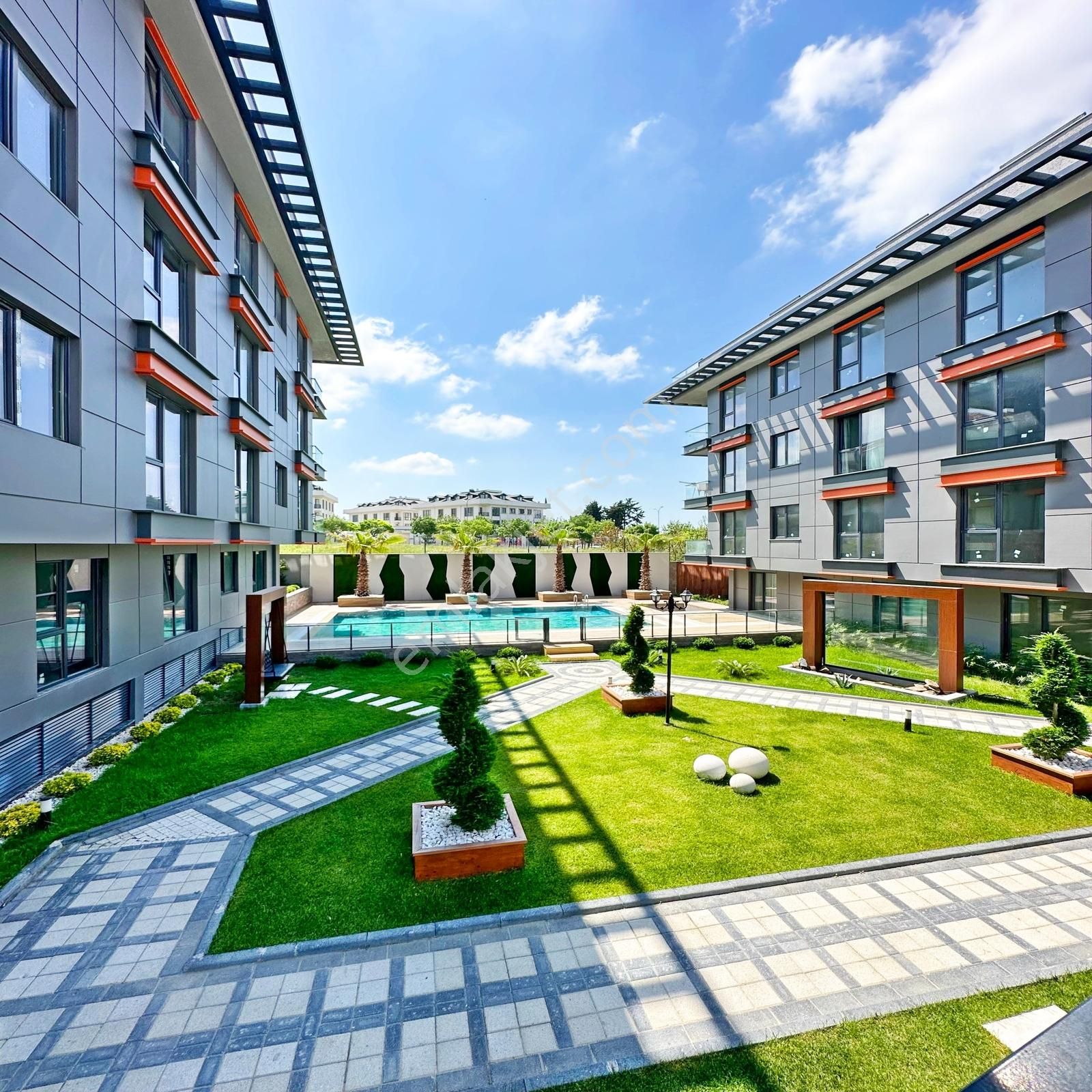 Beylikdüzünde Sosyal Donatılı Havuzlu Sitede 2+1 -nuev