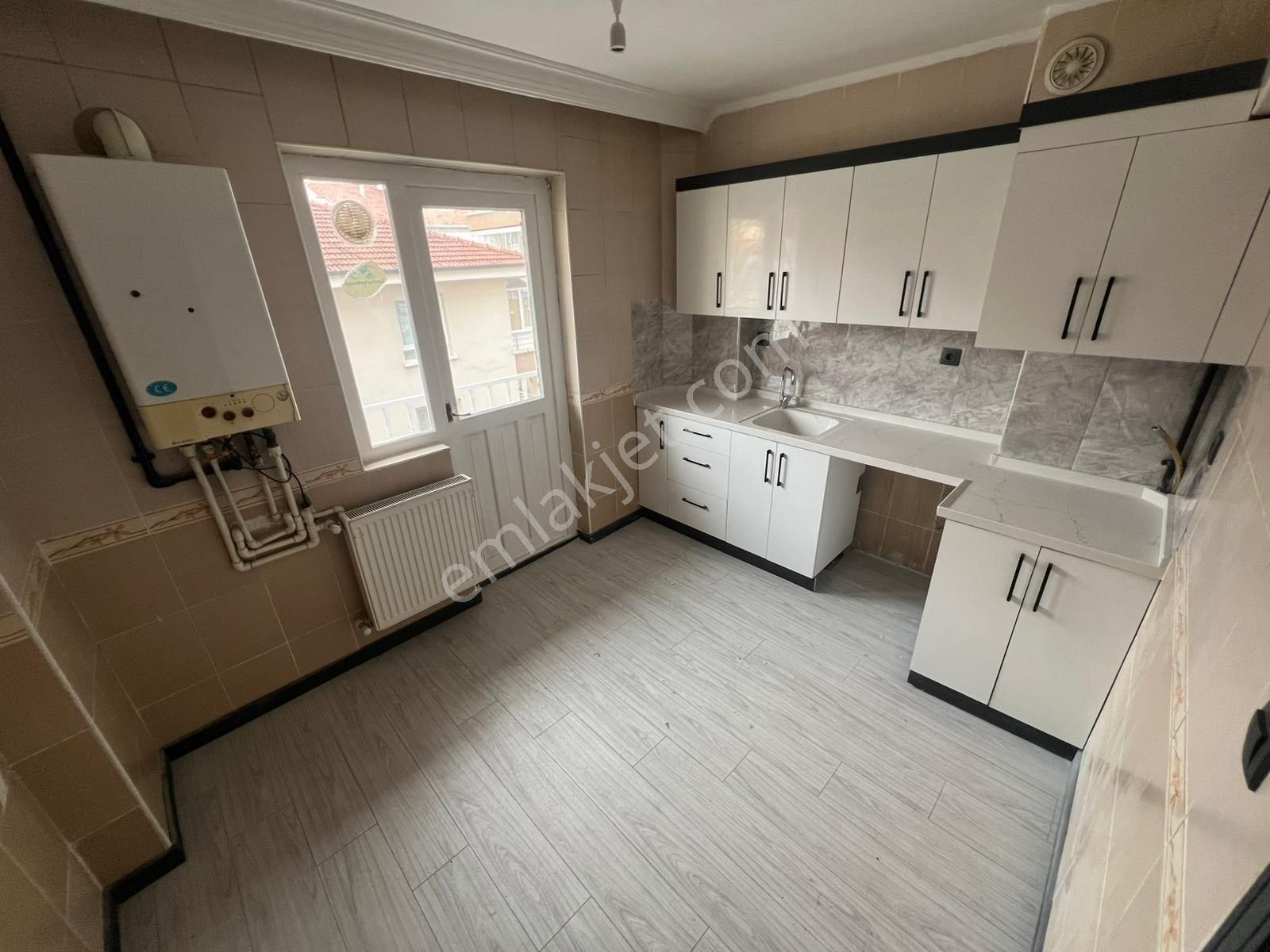 Gold Emlak'dan Yayla Mah. 1.katta Bağımsız Salon Çift Balkonlu Uygun Fiyatlı Satılık 3+1 Daire