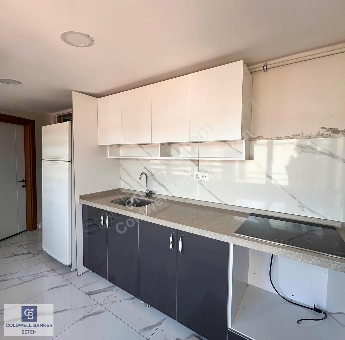 Beylikdüzü'nde Panoramik Manzaralı, Hazır Eşyalı Ofis - Görsel 7