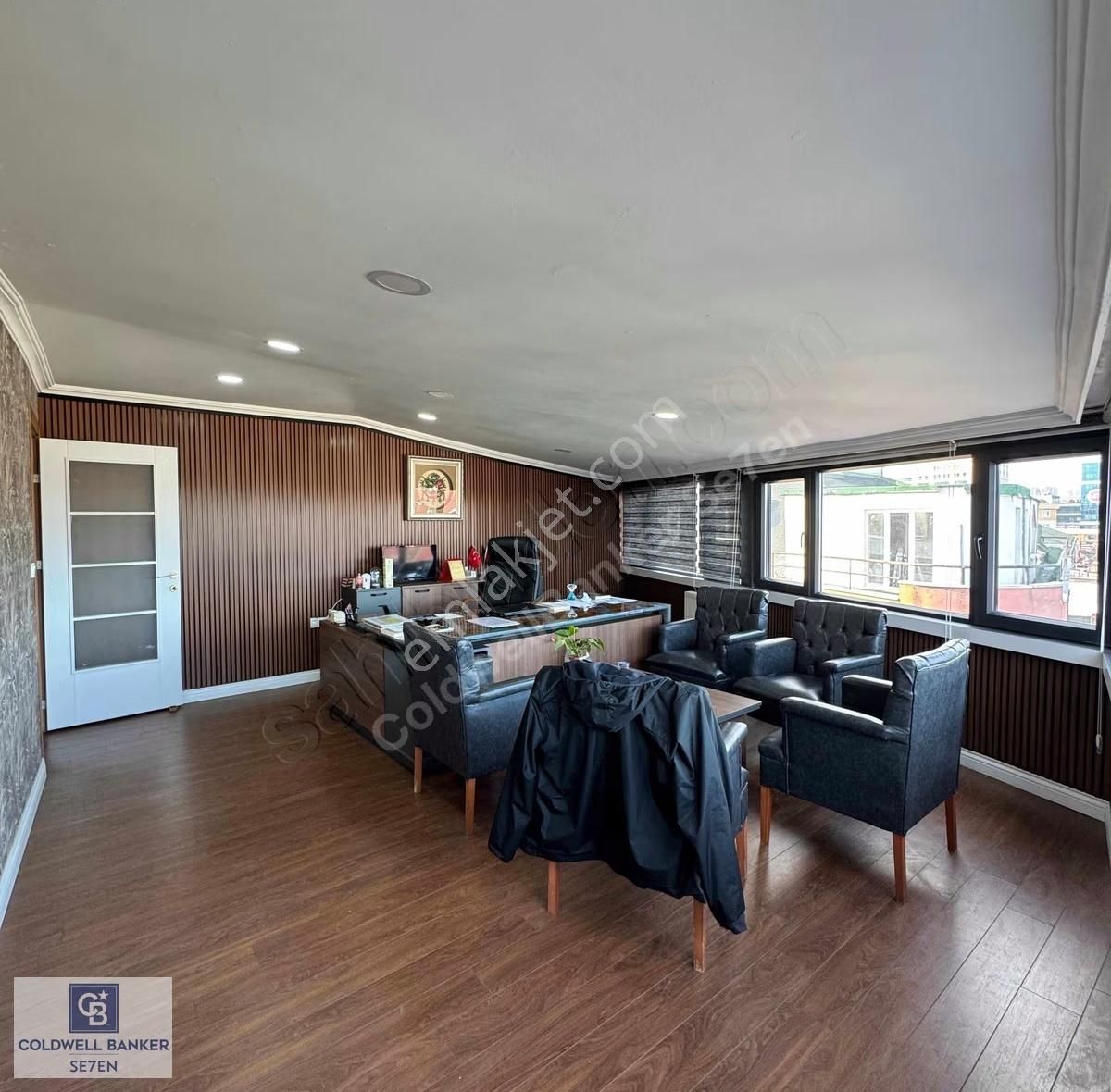 Beylikdüzü'nde Panoramik Manzaralı, Hazır Eşyalı Ofis - Görsel 2