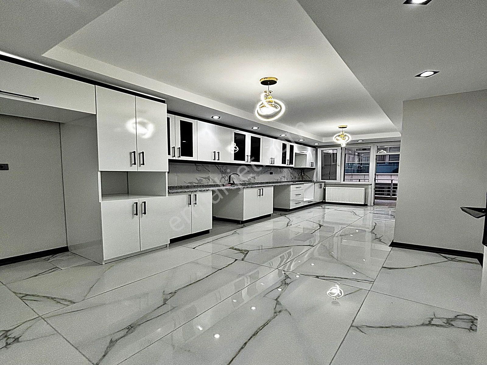 Metrobüse Yürüme Mesafesinde !!! 2+1 Geniş Kullanıma Hazır Dairemiz Satışta !!!