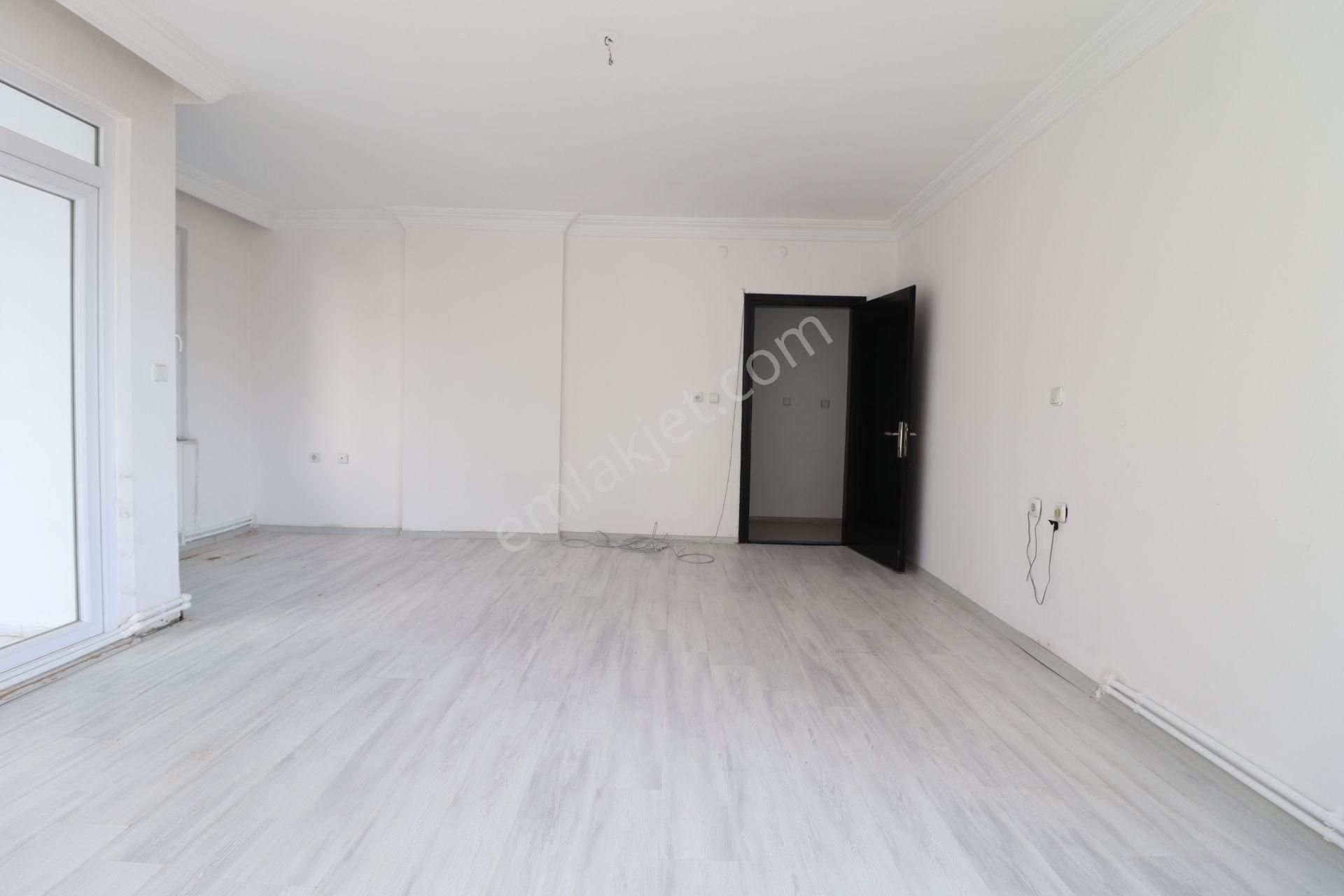 Uzaş Cumhuriyet Sitesi Önü Full Açık Geniş 3+1 - Görsel 25