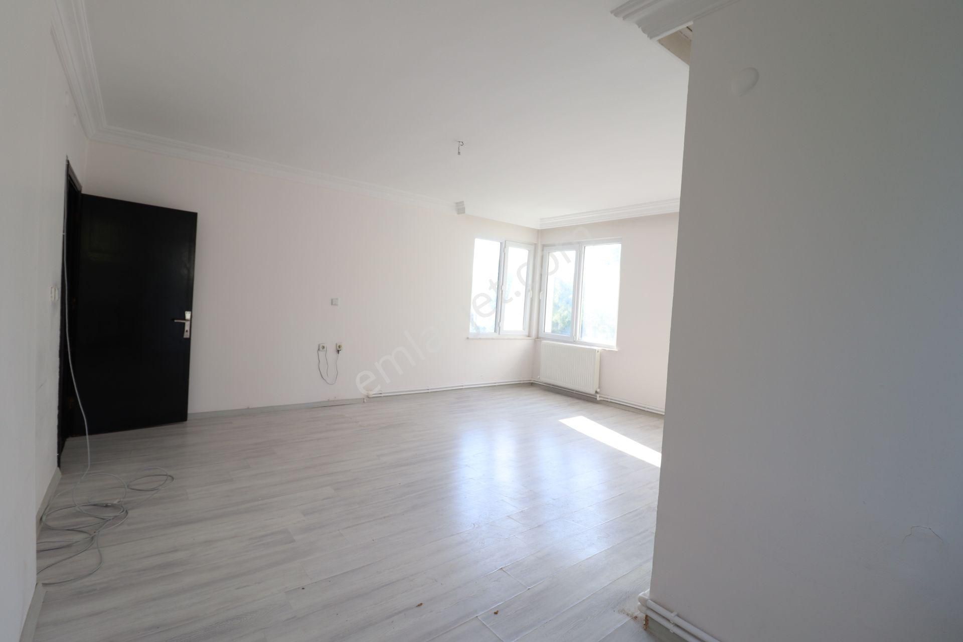 Uzaş Cumhuriyet Sitesi Önü Full Açık Geniş 3+1 - Görsel 22