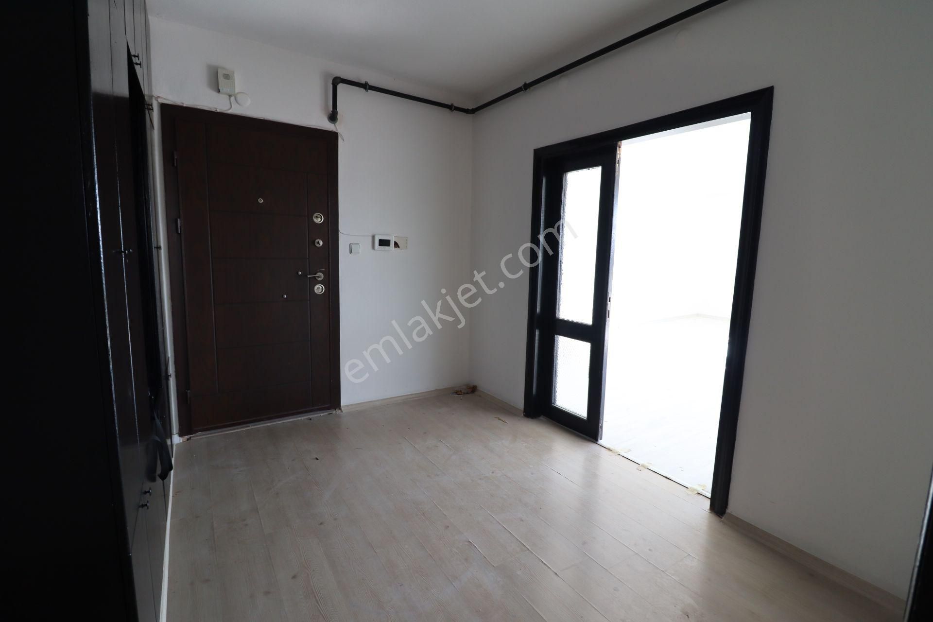 Uzaş Cumhuriyet Sitesi Önü Full Açık Geniş 3+1 - Görsel 6