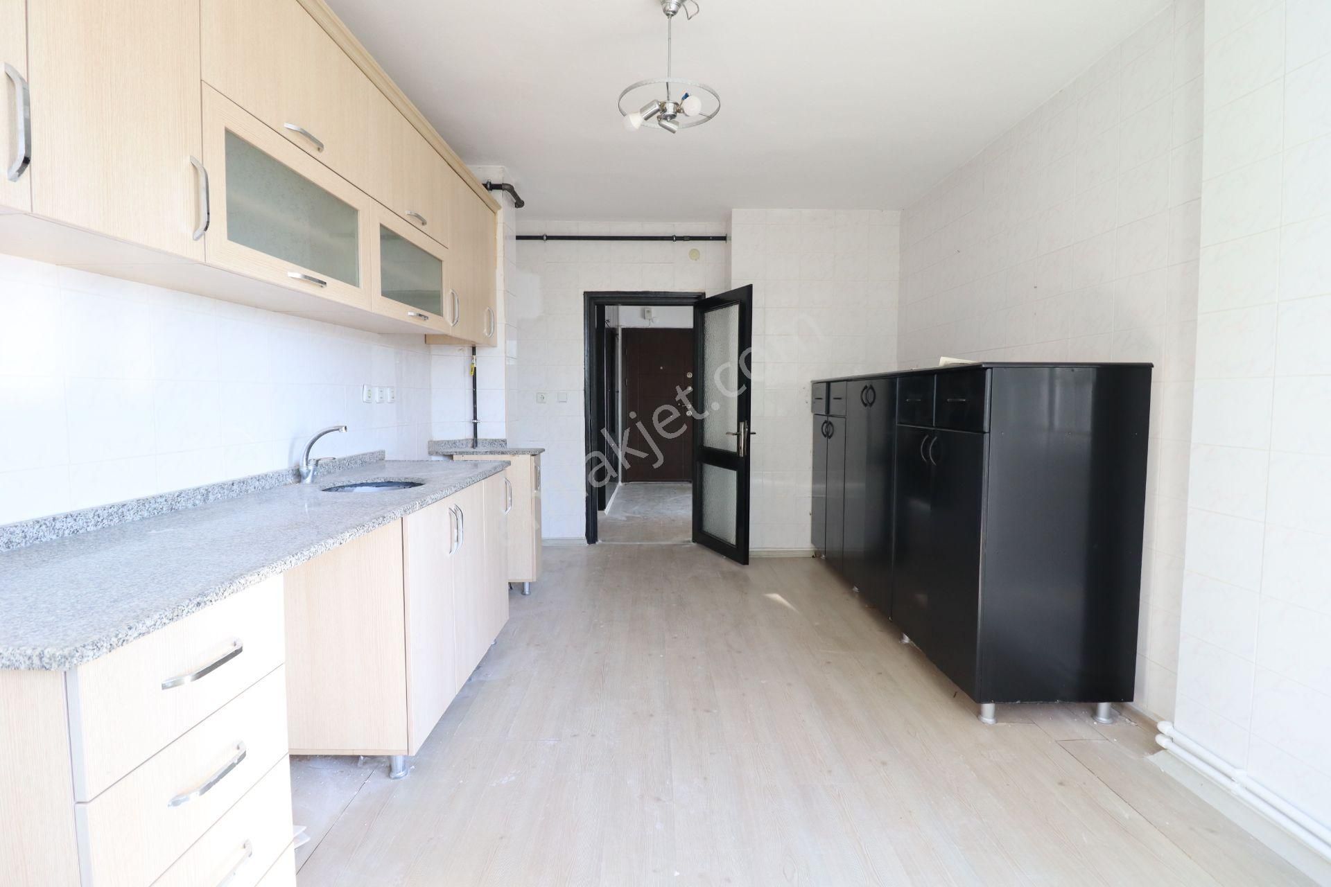 Uzaş Cumhuriyet Sitesi Önü Full Açık Geniş 3+1 - Görsel 12