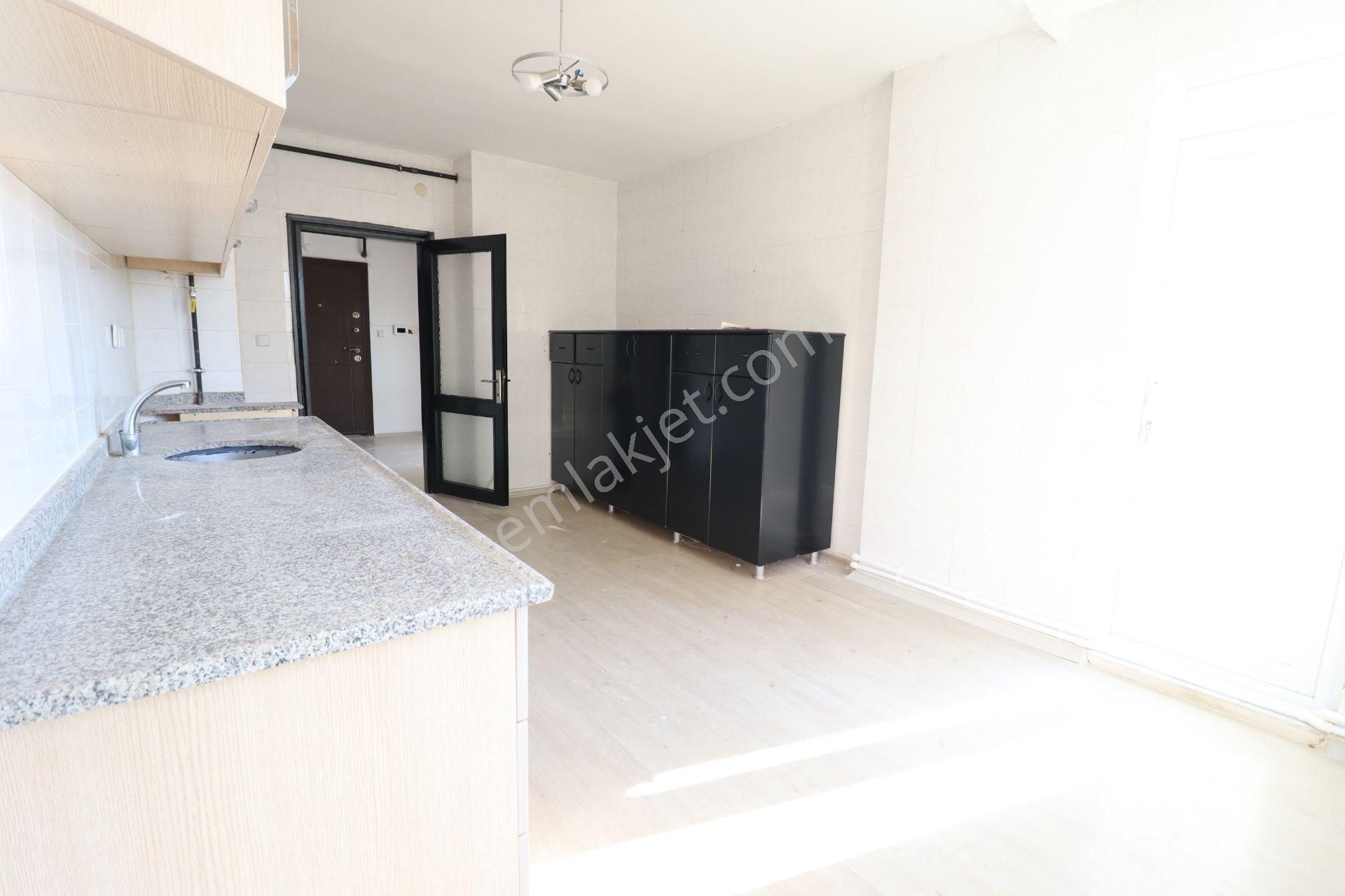 Uzaş Cumhuriyet Sitesi Önü Full Açık Geniş 3+1 - Görsel 11