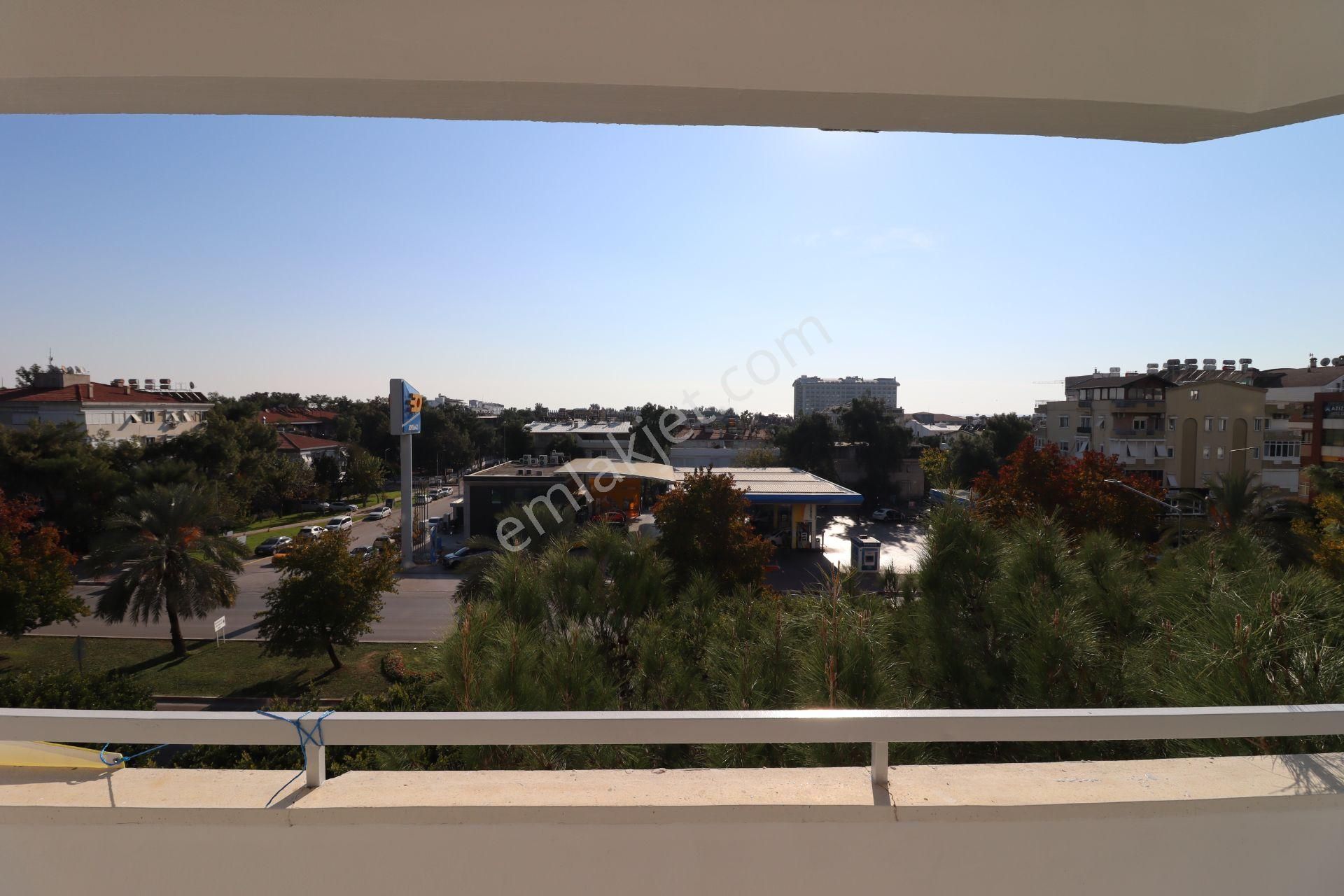 Uzaş Cumhuriyet Sitesi Önü Full Açık Geniş 3+1