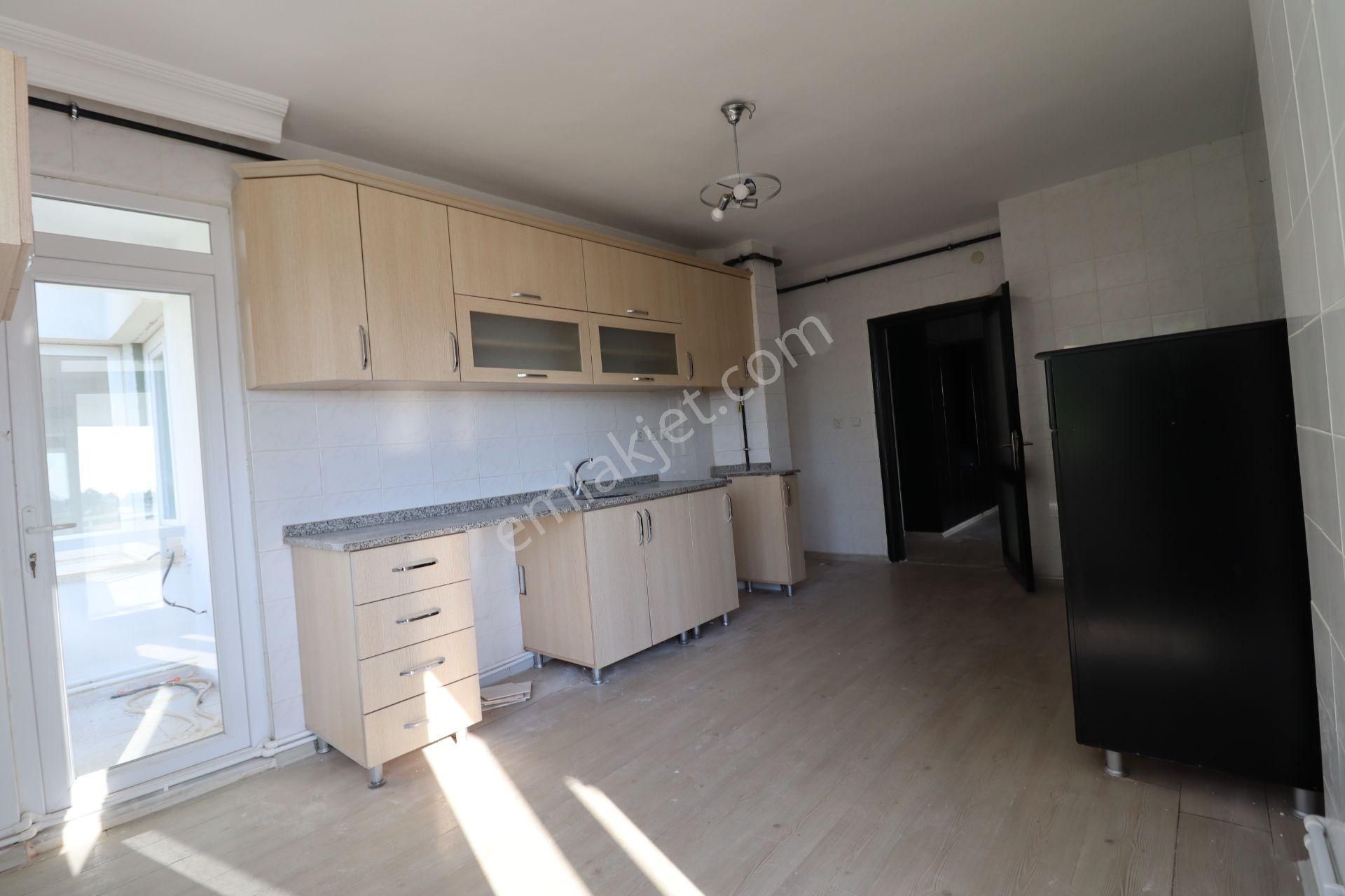 Uzaş Cumhuriyet Sitesi Önü Full Açık Geniş 3+1 - Görsel 9