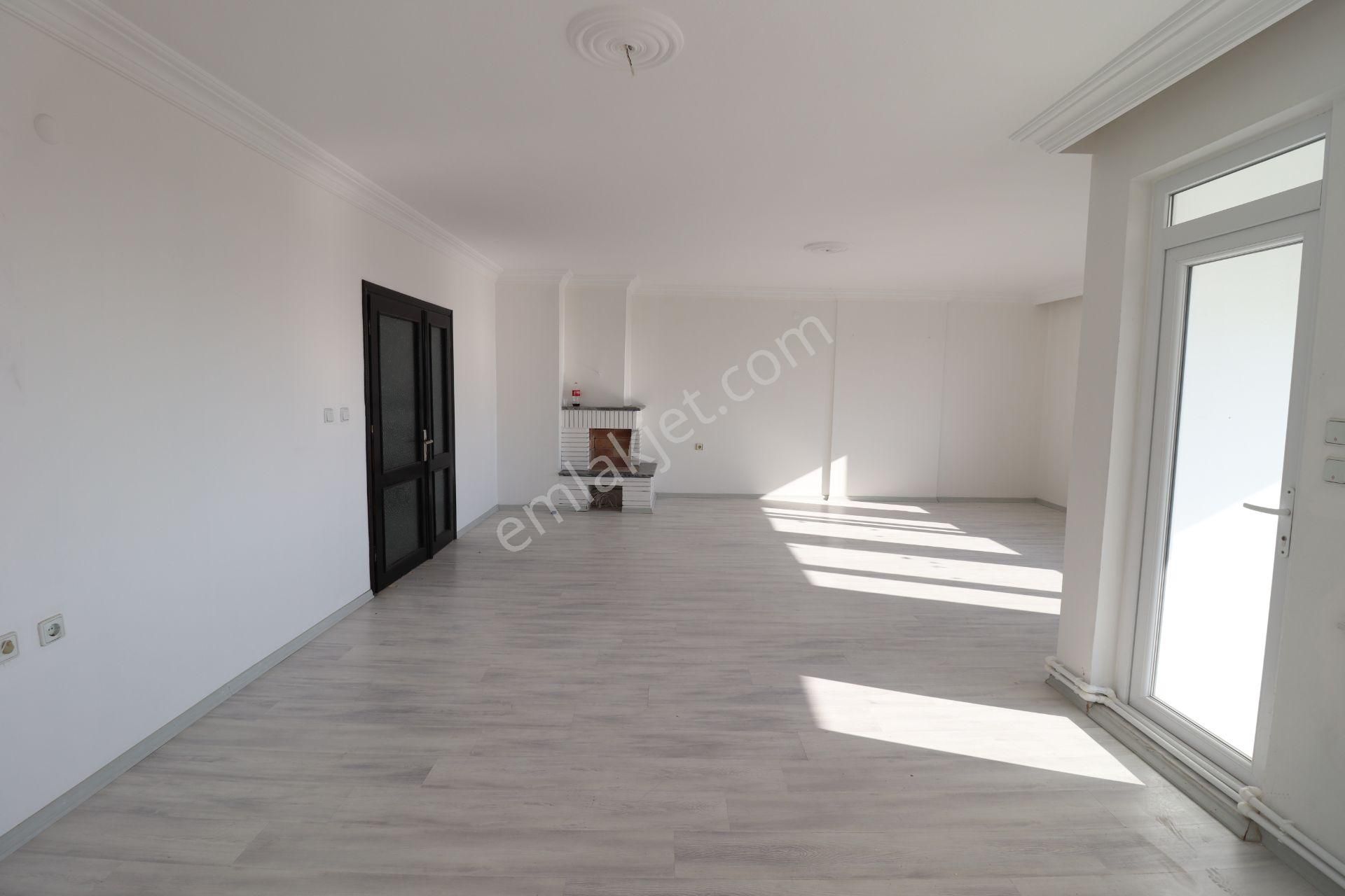 Uzaş Cumhuriyet Sitesi Önü Full Açık Geniş 3+1 - Görsel 30