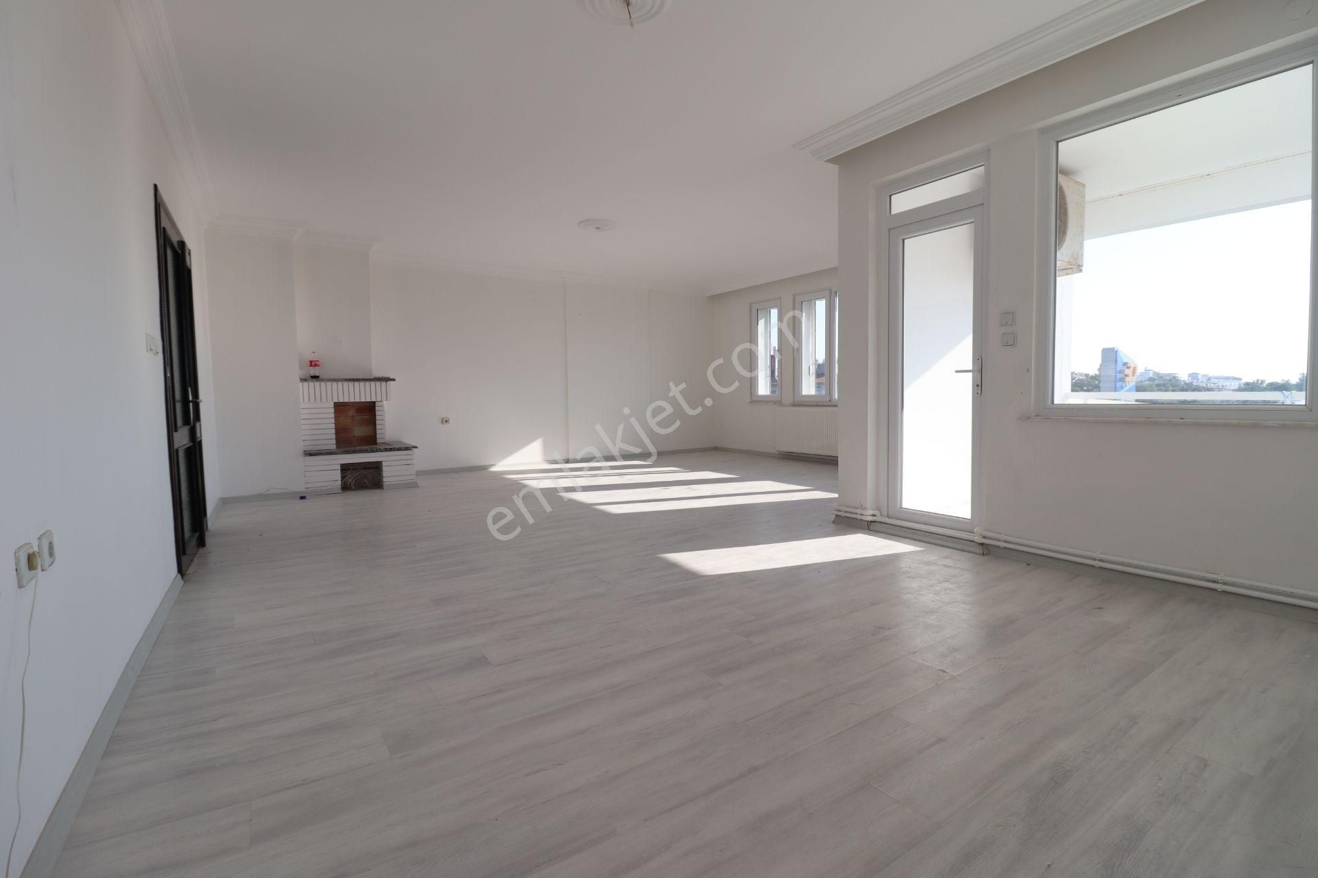 Uzaş Cumhuriyet Sitesi Önü Full Açık Geniş 3+1 - Görsel 4