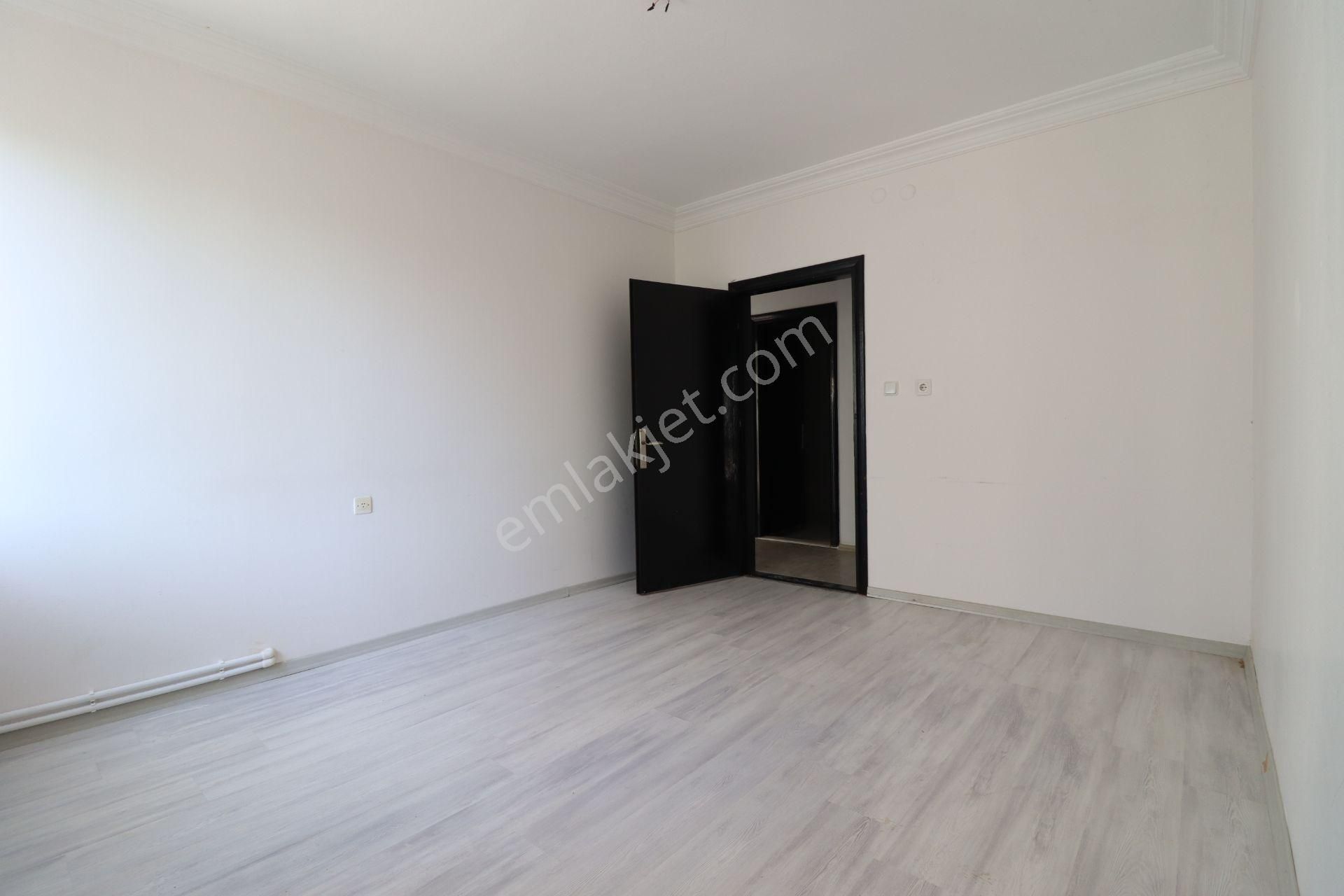 Uzaş Cumhuriyet Sitesi Önü Full Açık Geniş 3+1 - Görsel 17