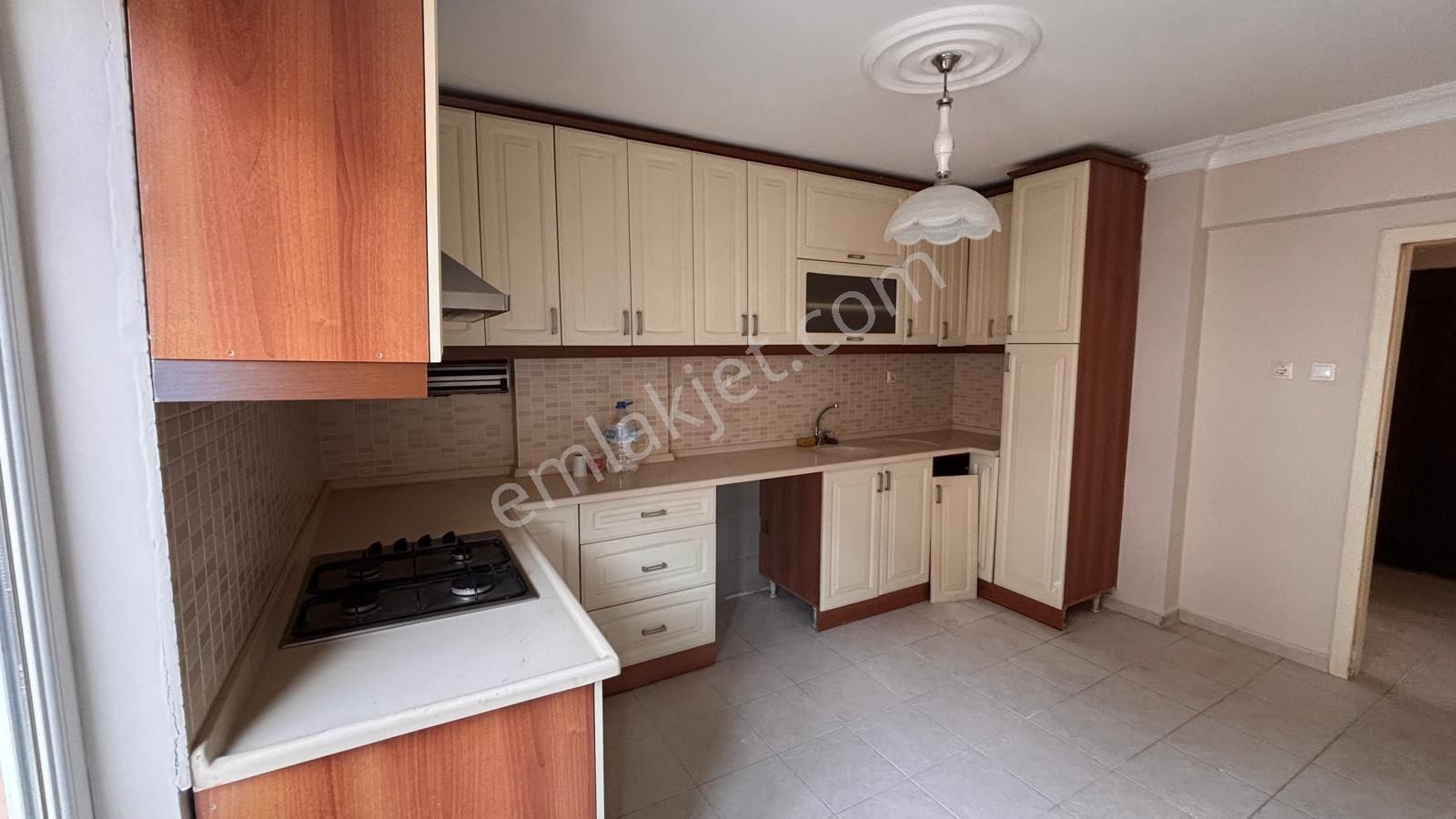 Barış Mahallesi'nde Site İçinde, Metro Yakını 3+1 Kiralık Daire - Görsel 2