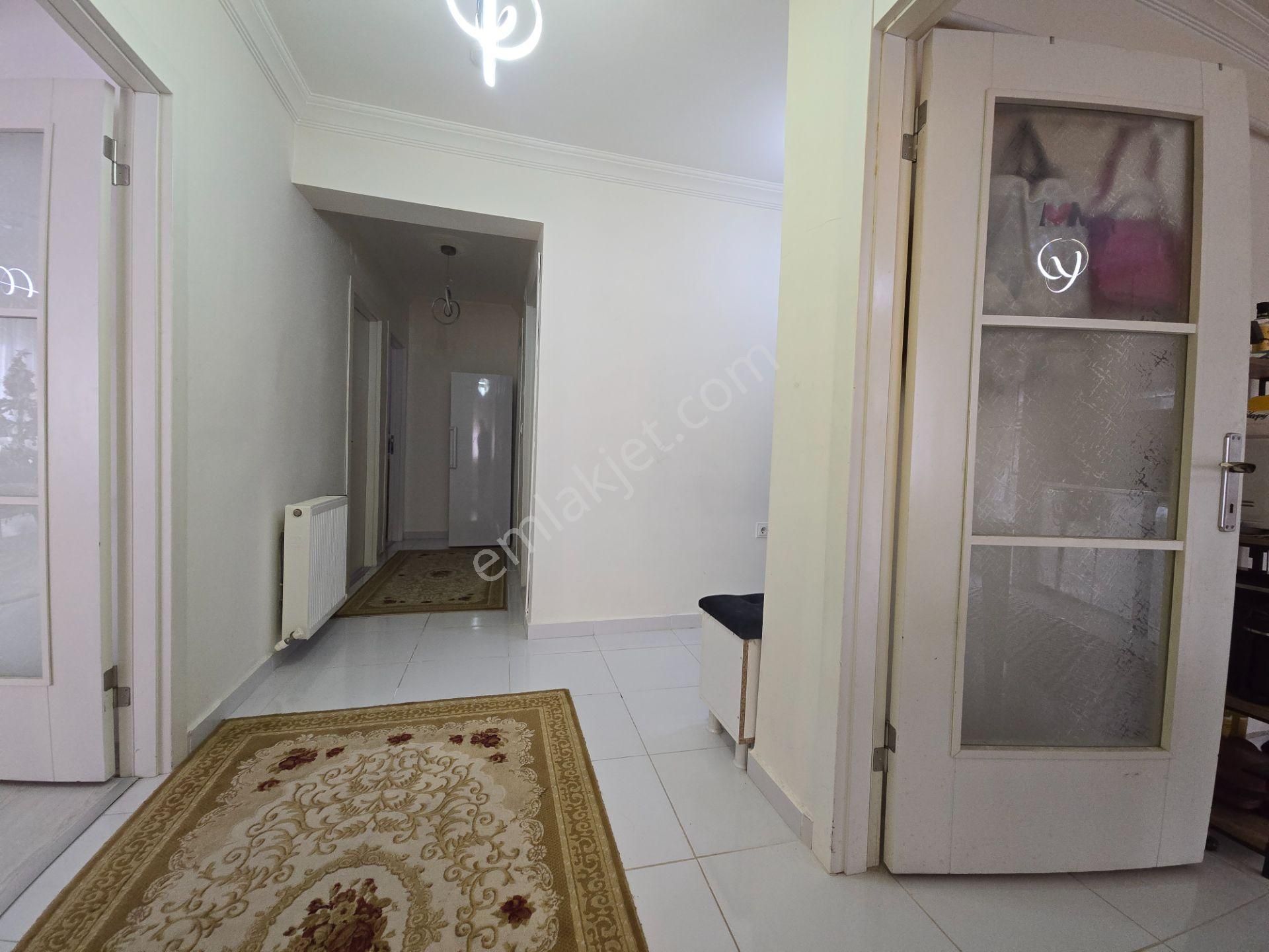 Köşe Başı Güneybatı Cephe 3+1 Asansörlü İskanlı Çift Balkonlu - Görsel 20